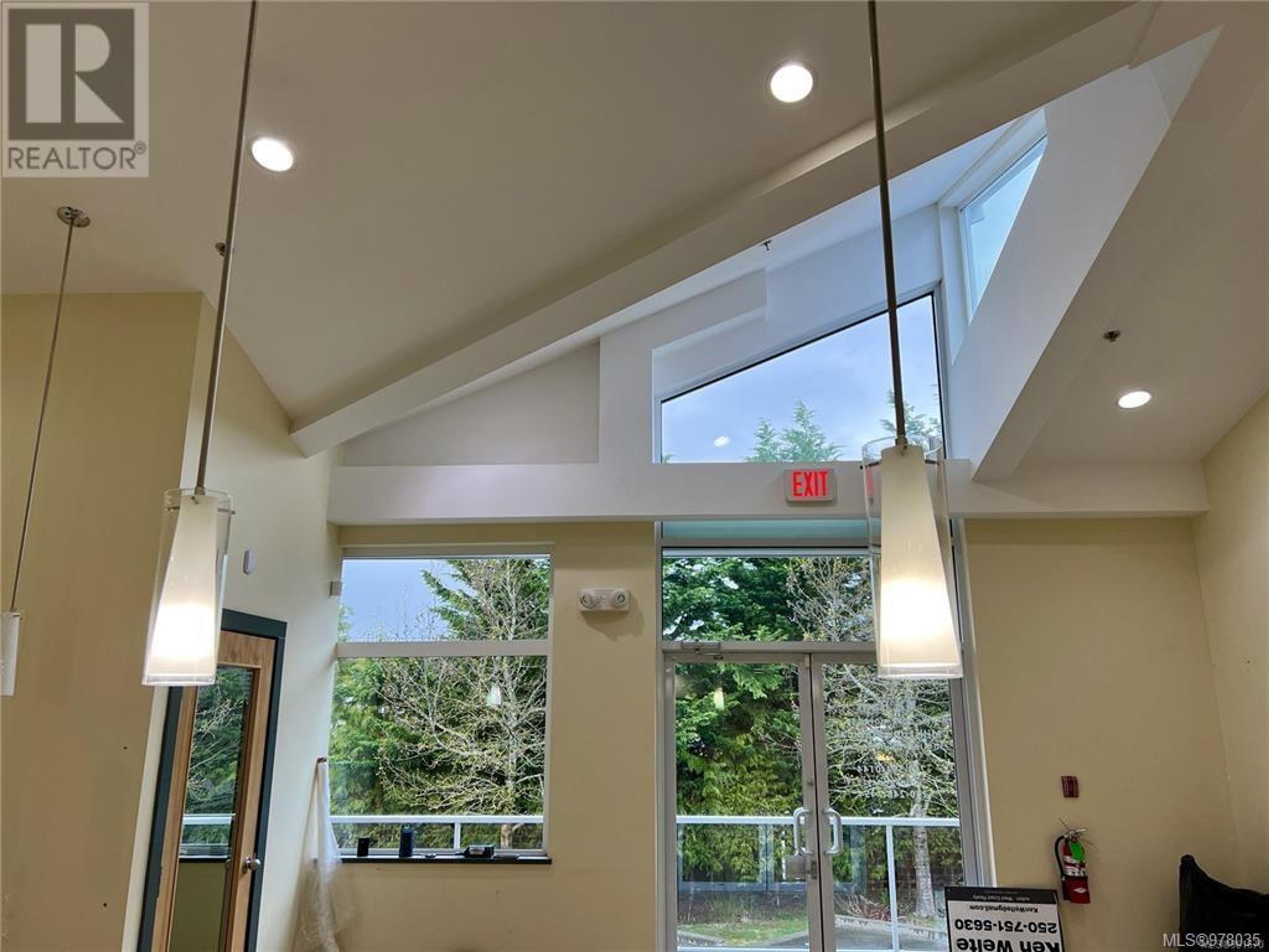 1629 Townsite Rd, Nanaimo - Common Areas - Lobbies / Hallways / Foyers - Photo 1