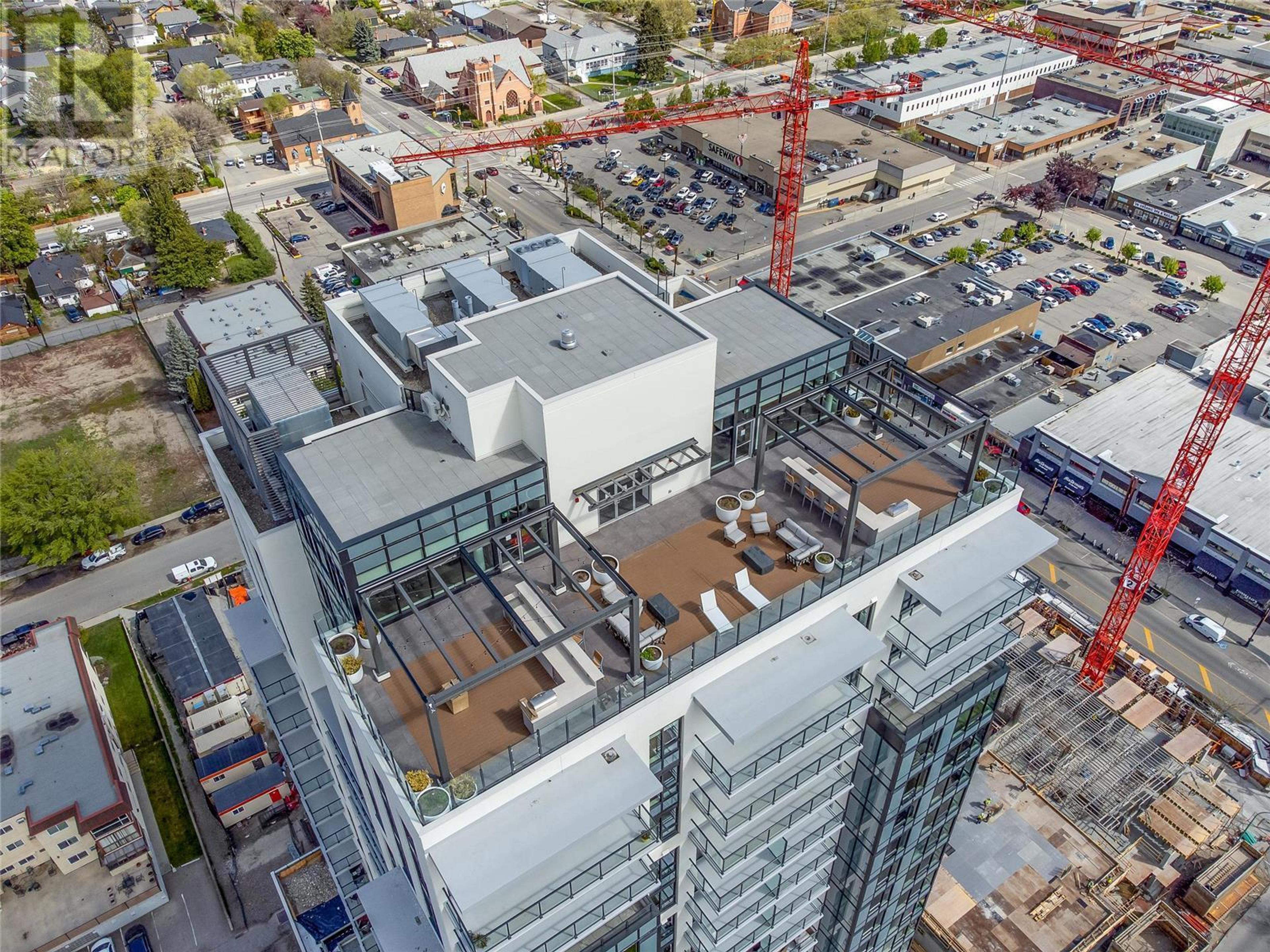 1471 St. Paul Street, Kelowna - Exteriors - Drone/Aerial View - Photo 3