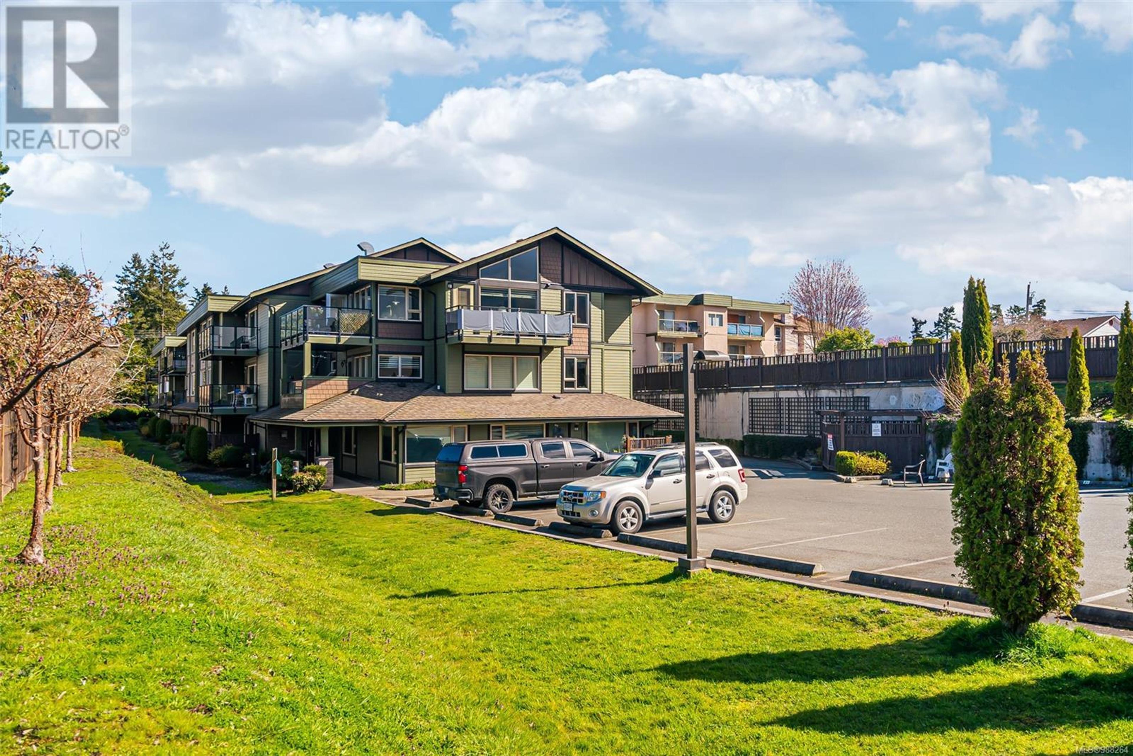 257 Moilliet St S, Parksville - Exteriors - Full Complex View - Photo 5