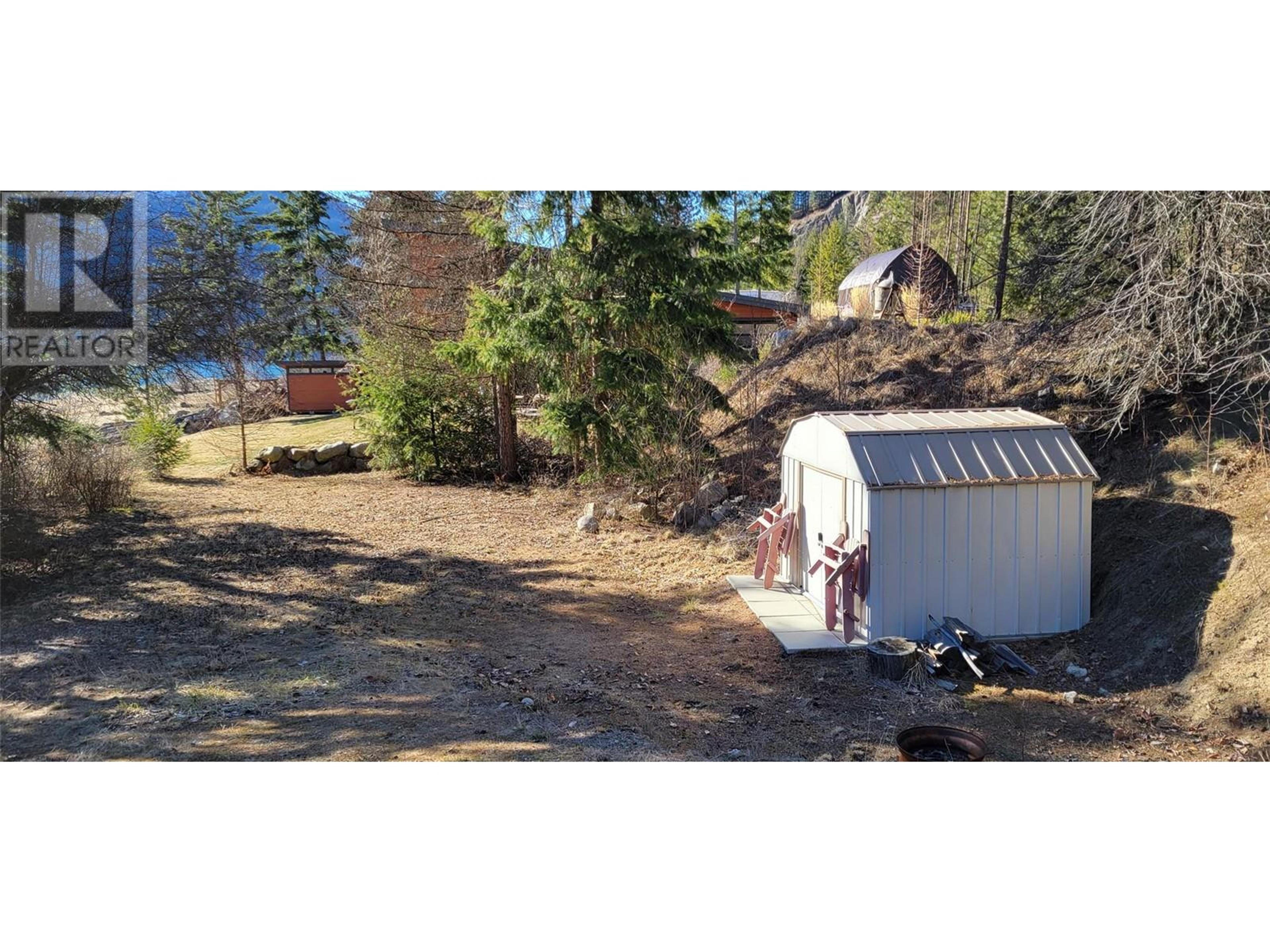 5378 Broadwater Road, Castlegar - Exteriors - Photo 1