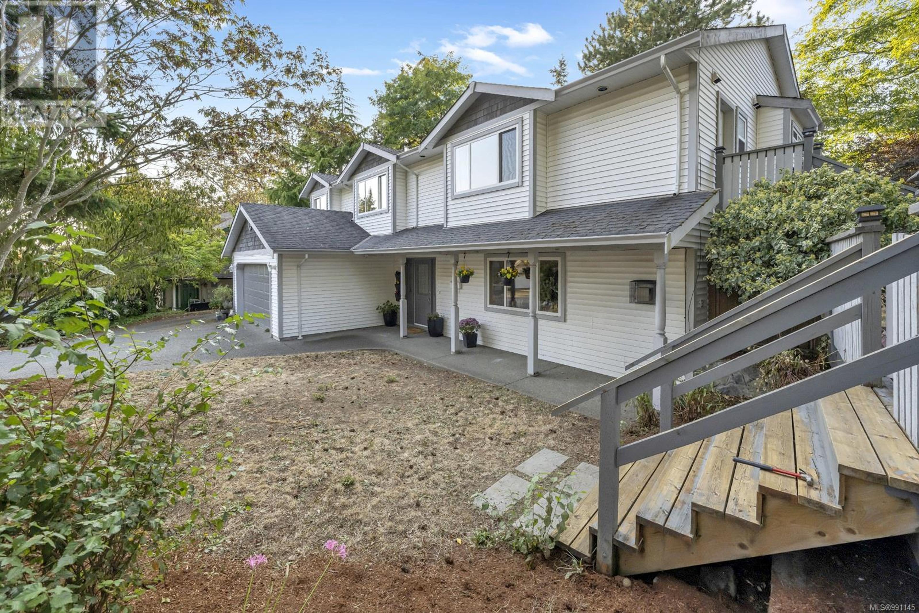 1616 Nelles Pl, Saanich - Exteriors - Photo 4