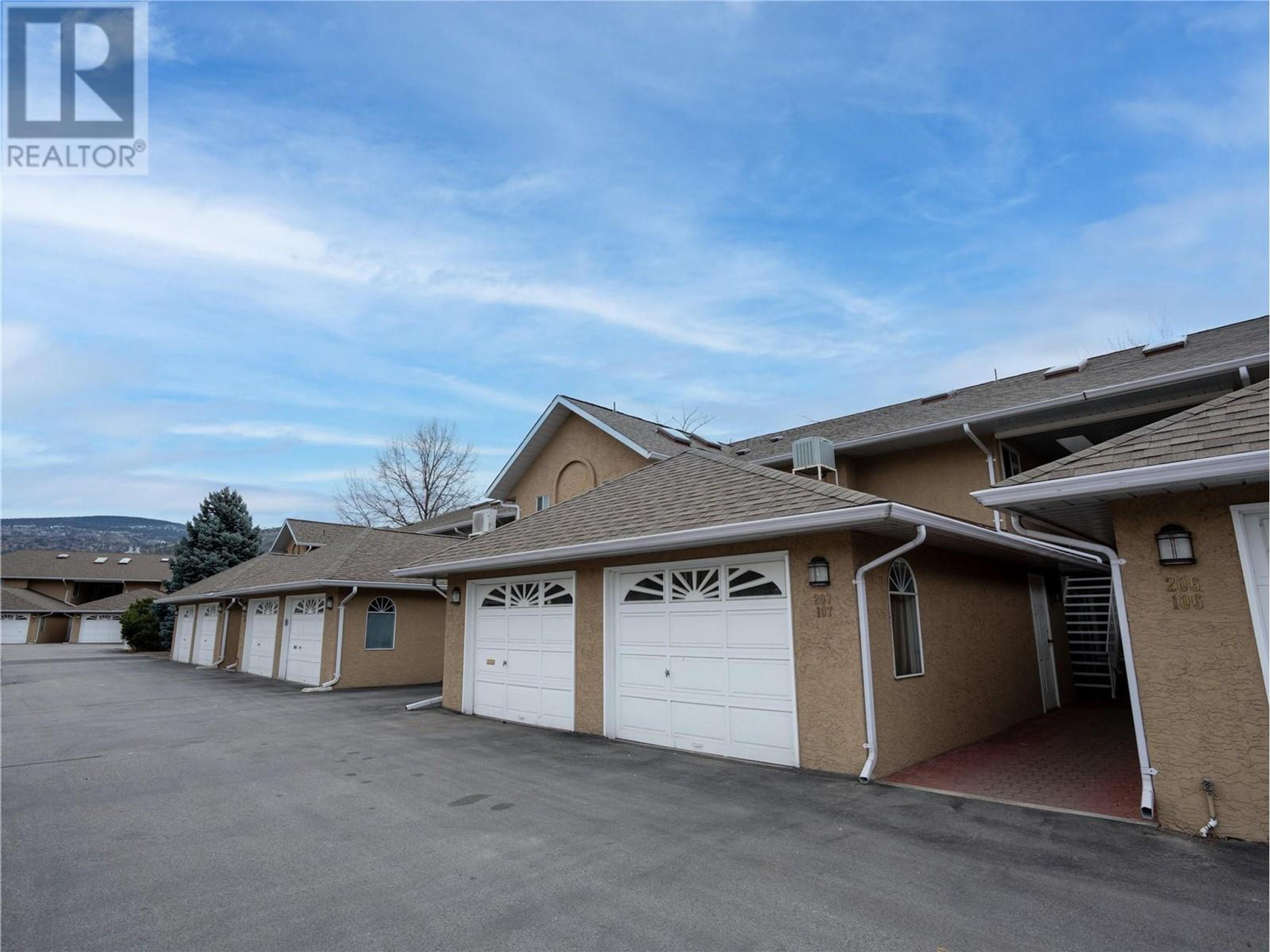 320 Brandon Avenue, Penticton - Exteriors - Photo 2