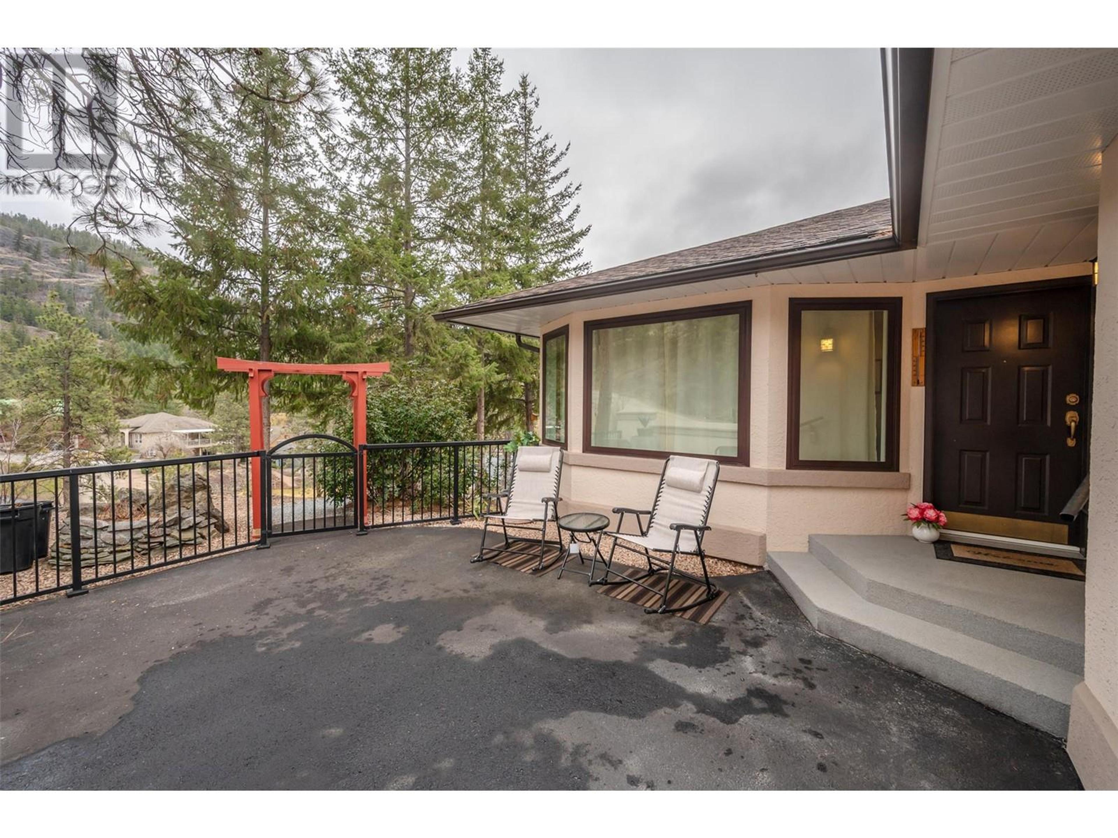 119 St Andrews Drive, Kaleden - Exteriors - Photo 1