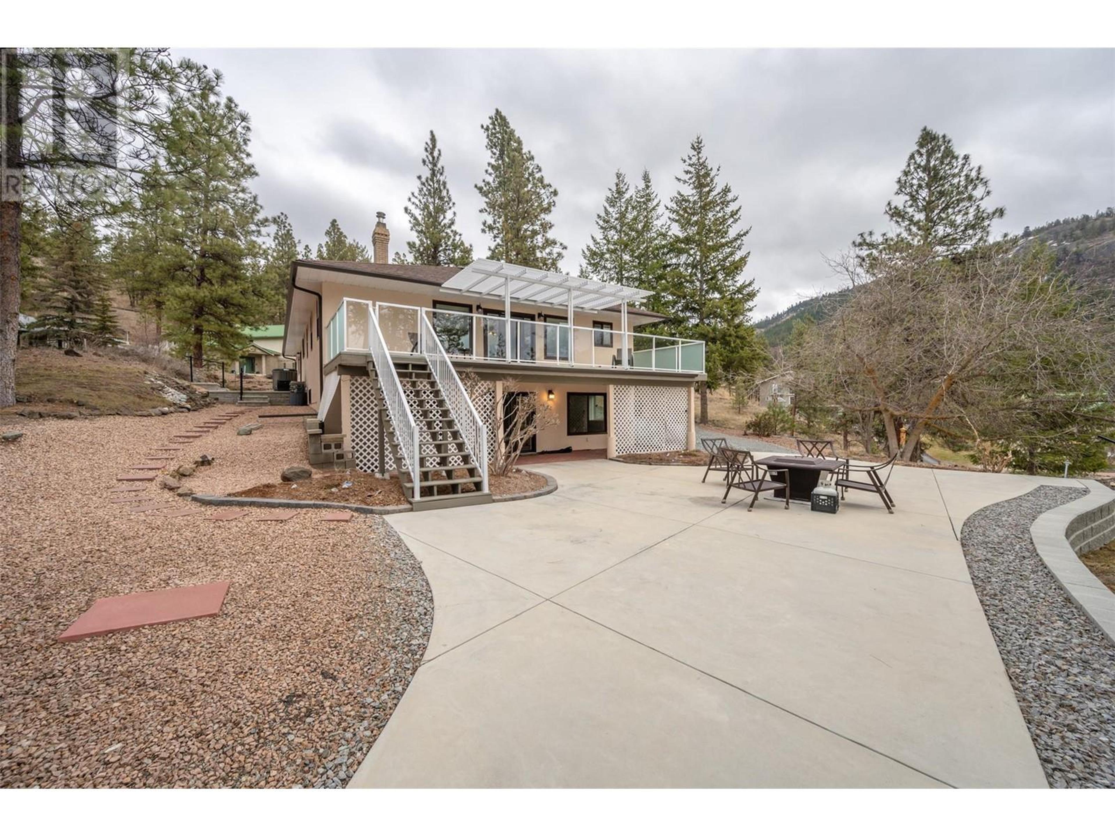 119 St Andrews Drive, Kaleden - Exteriors - Photo 2