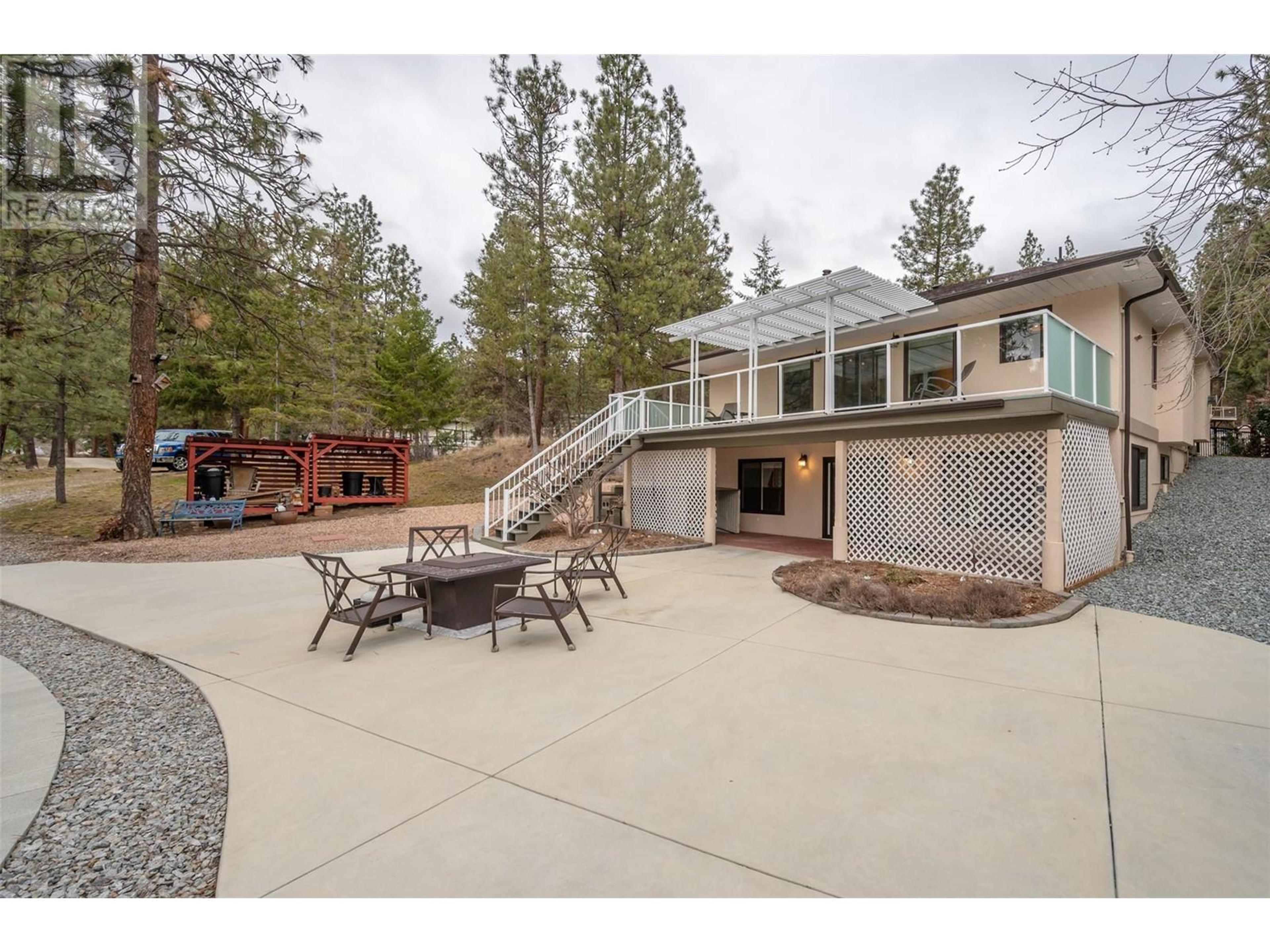 119 St Andrews Drive, Kaleden - Exteriors - Photo 3