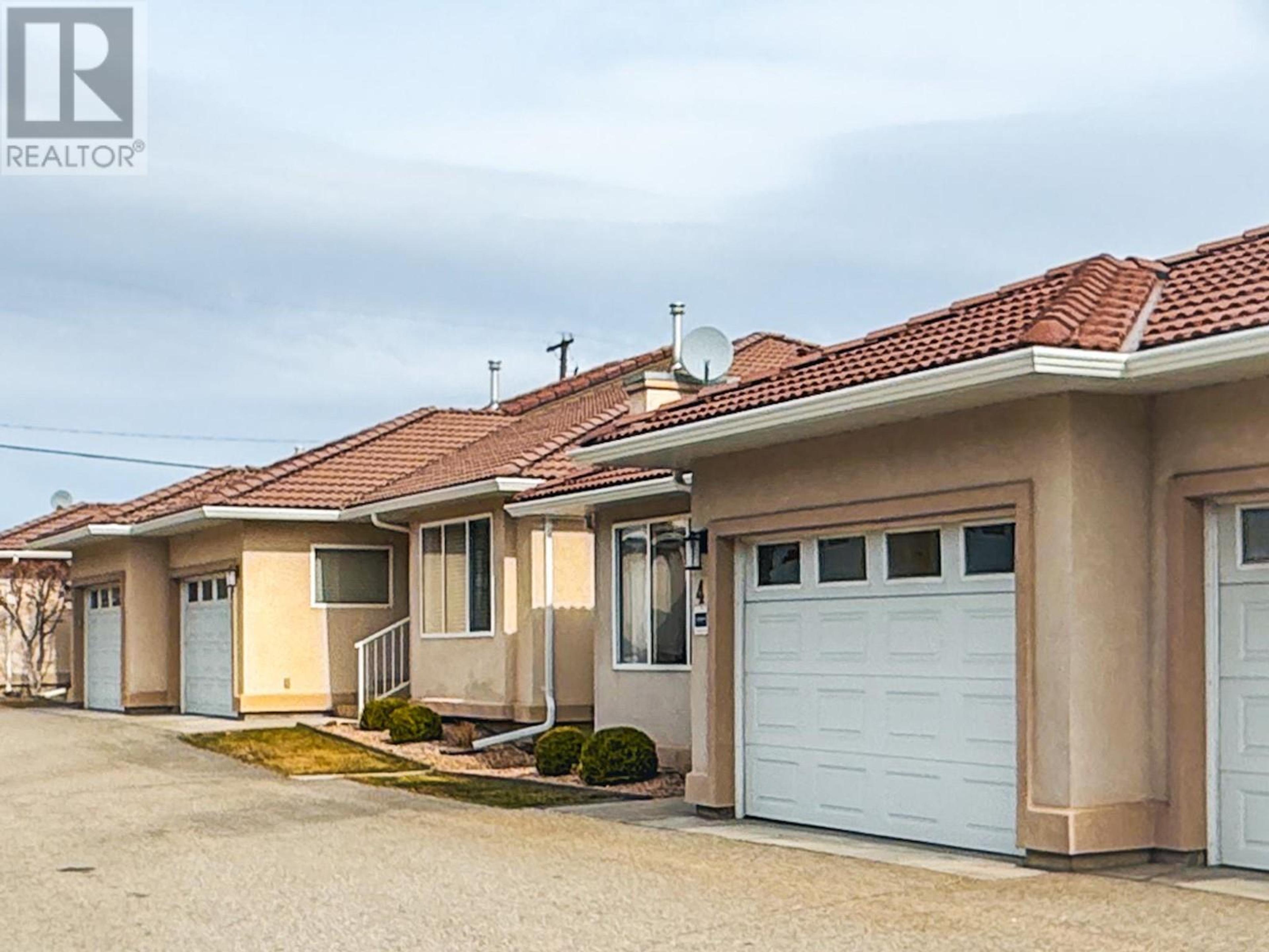 2 Royal Ann Court, Osoyoos - Exteriors - Full Complex View - Photo 2