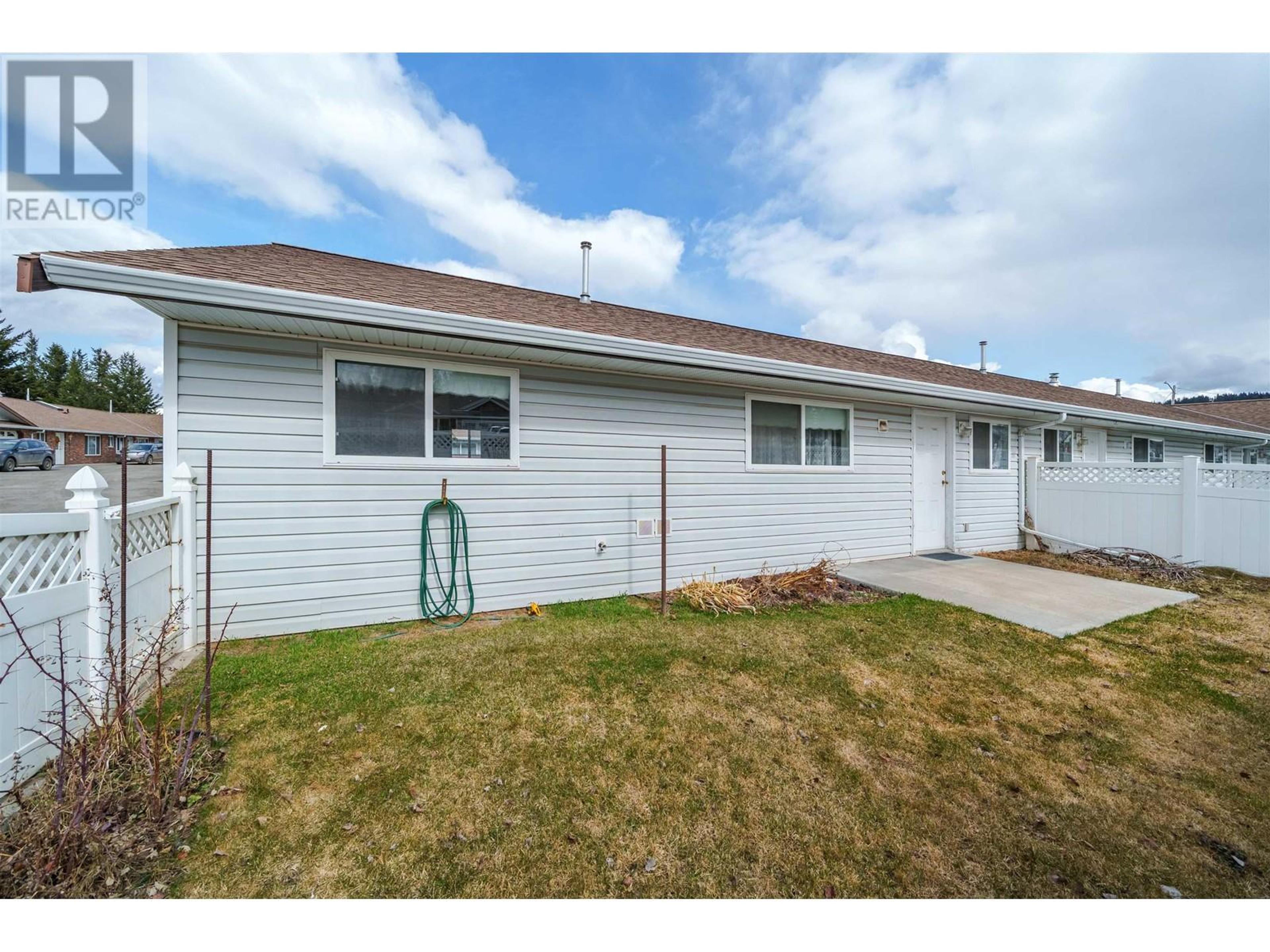 204 8TH STREET, 100 Mile House - Exteriors - Photo 1