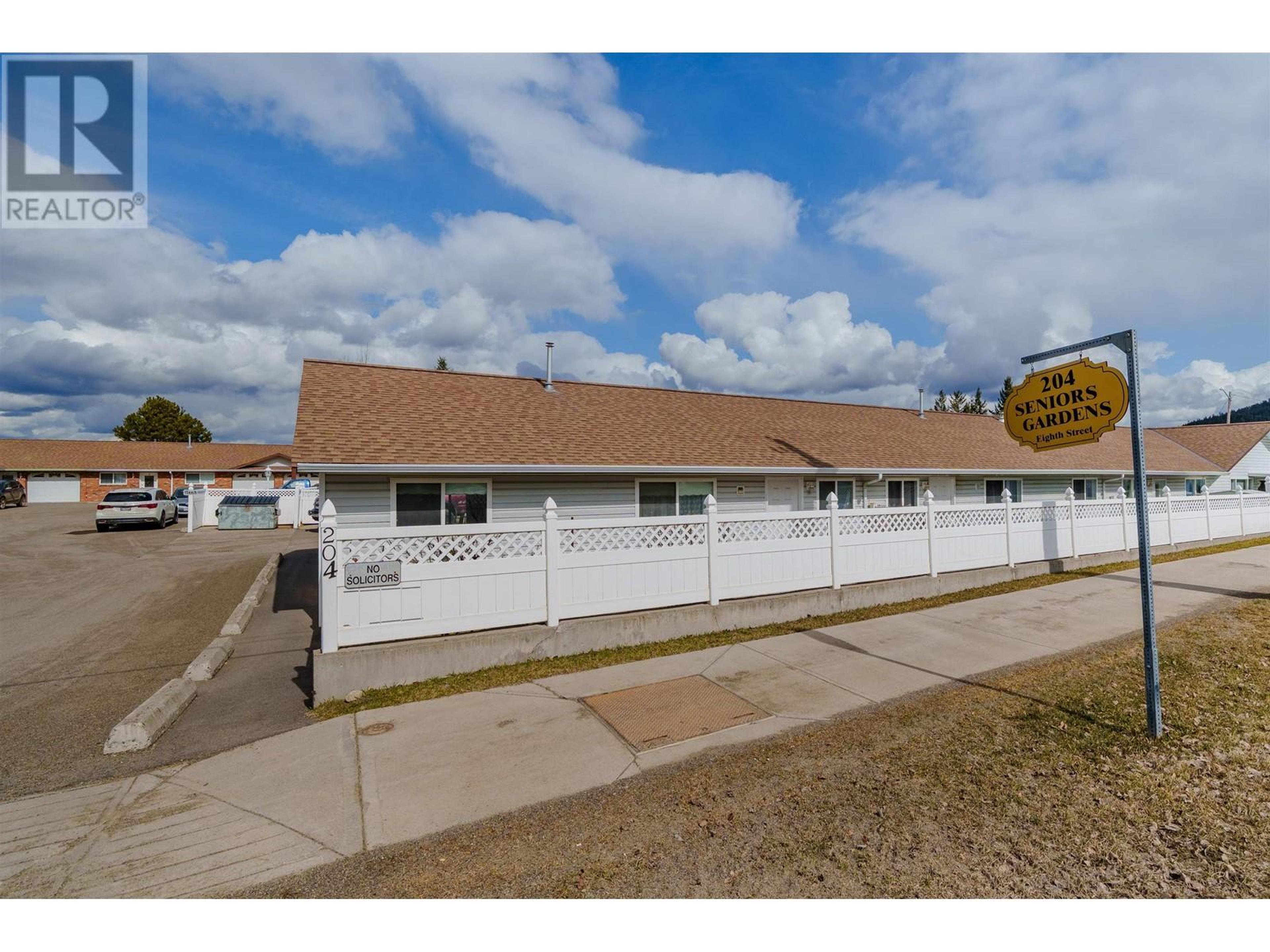 204 8TH STREET, 100 Mile House - Exteriors - Full Complex View - Photo 3