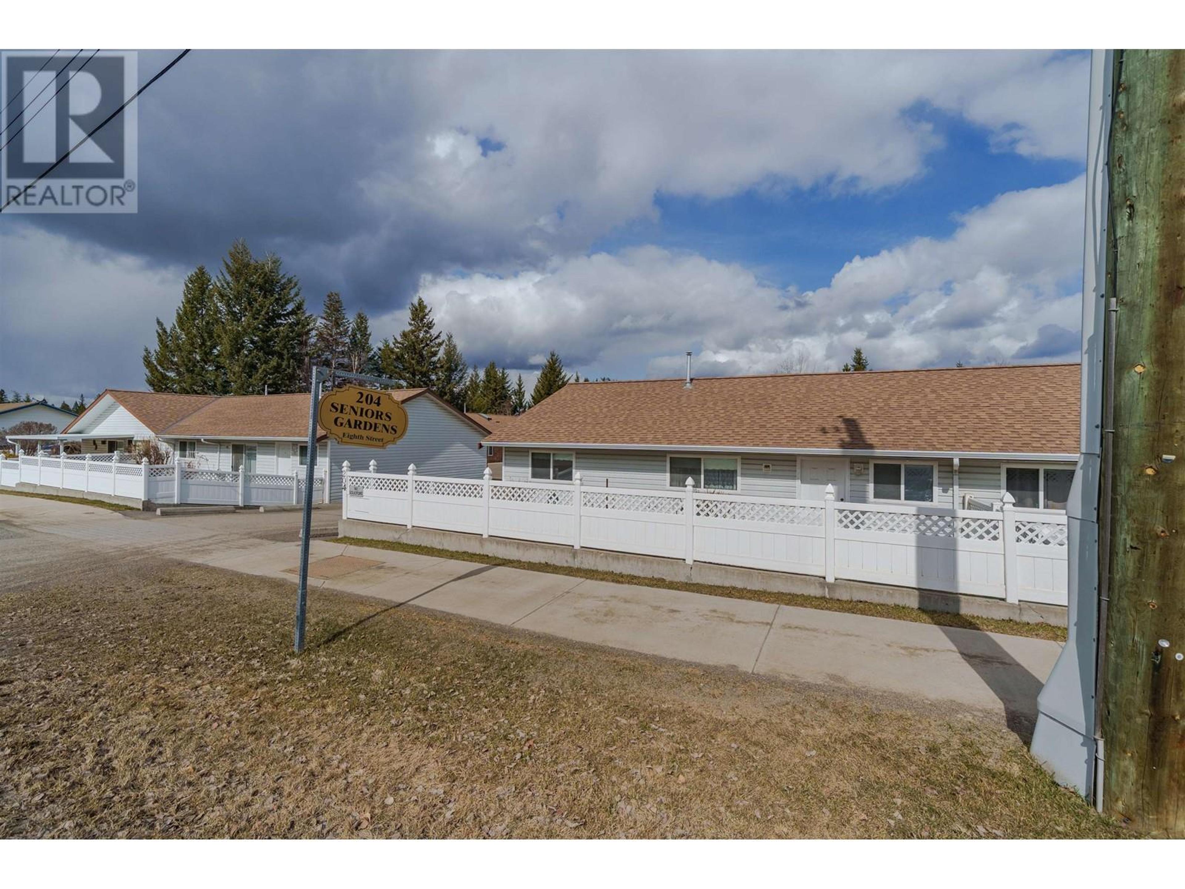 204 8TH STREET, 100 Mile House - Exteriors - Full Complex View - Photo 4