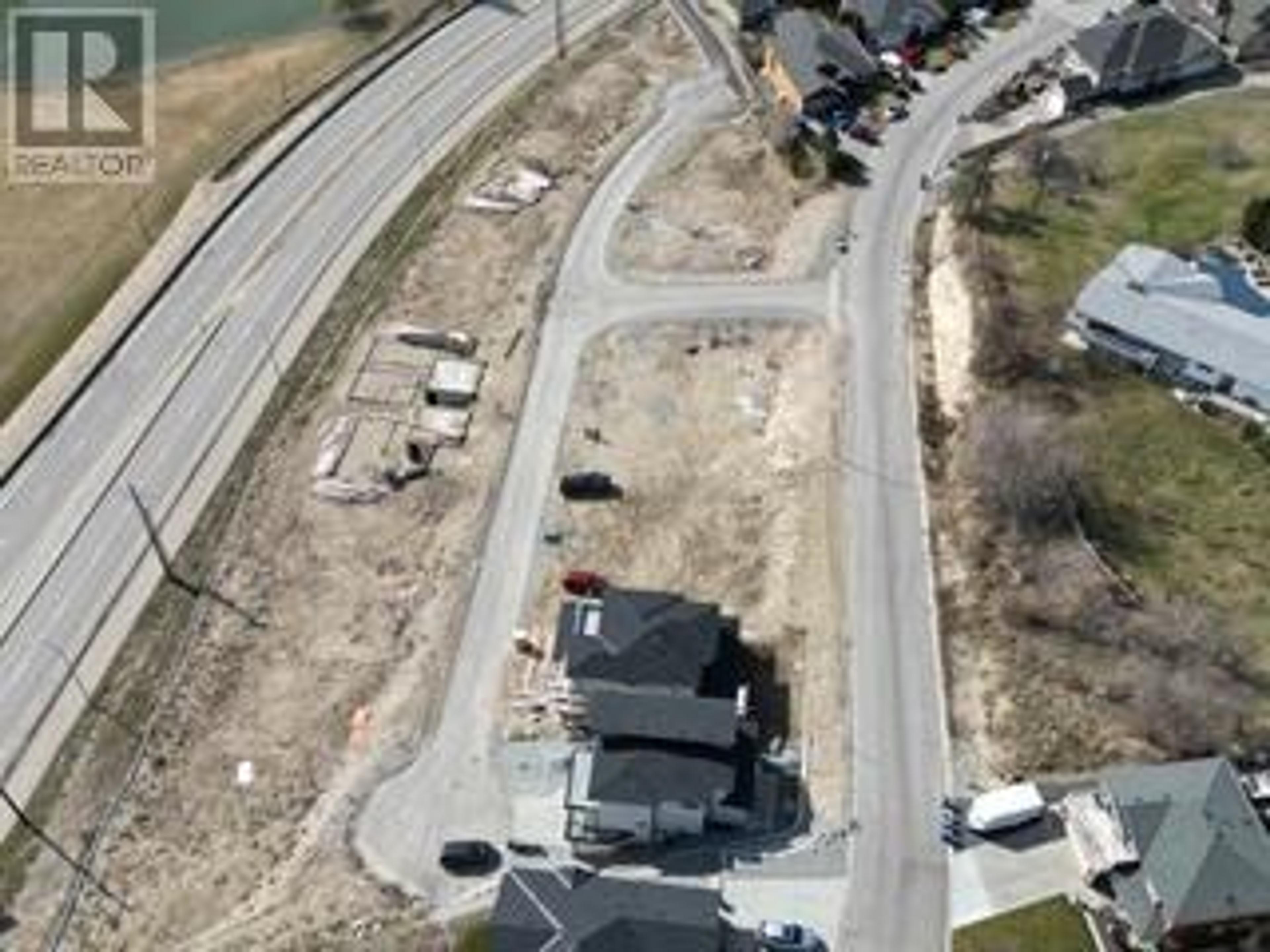 1148 Hume Avenue, Kelowna - Exteriors - Full Complex View, Drone/Aerial View - Photo 2