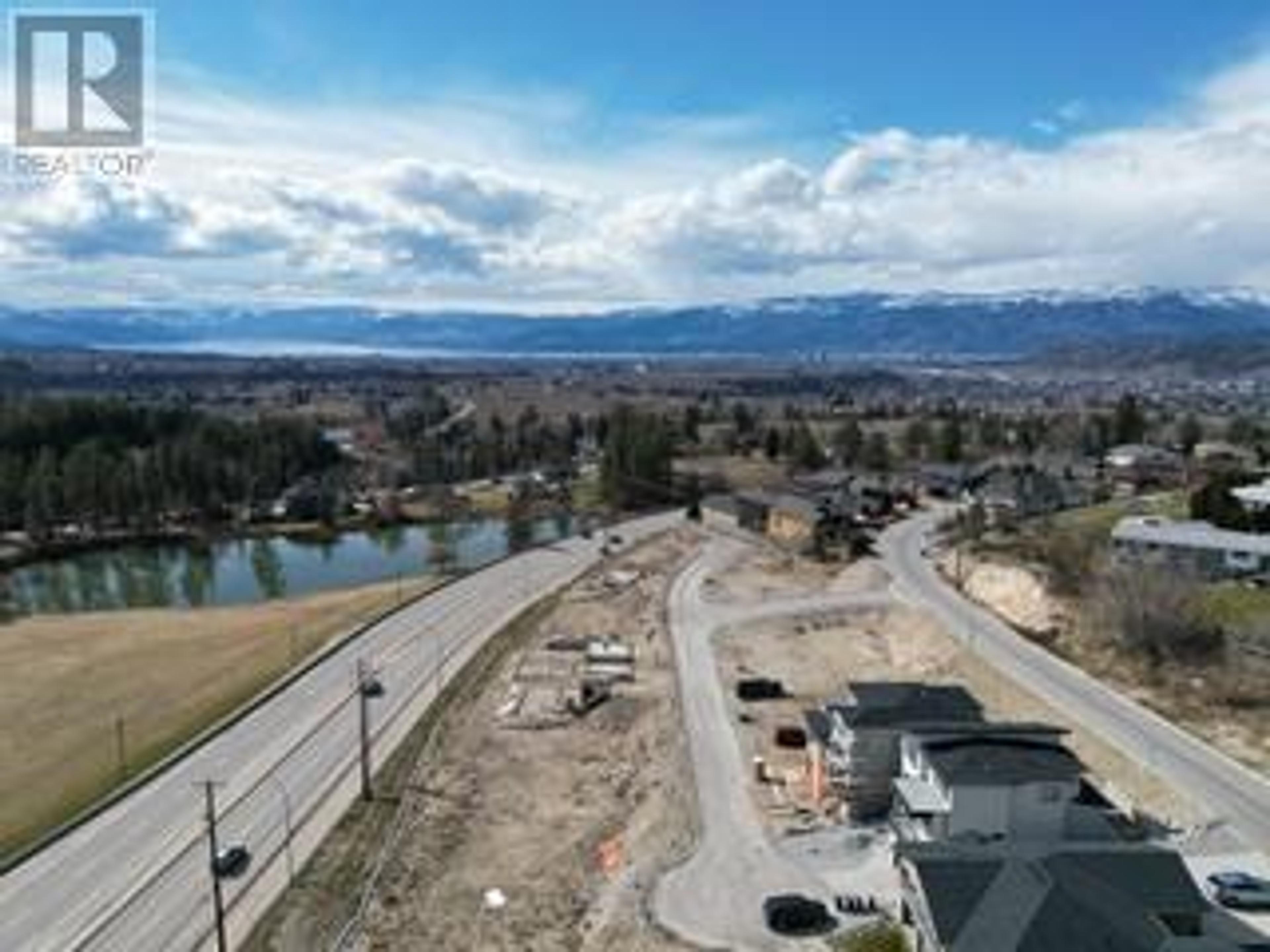1148 Hume Avenue, Kelowna - Exteriors - Drone/Aerial View, Full Complex View - Photo 4