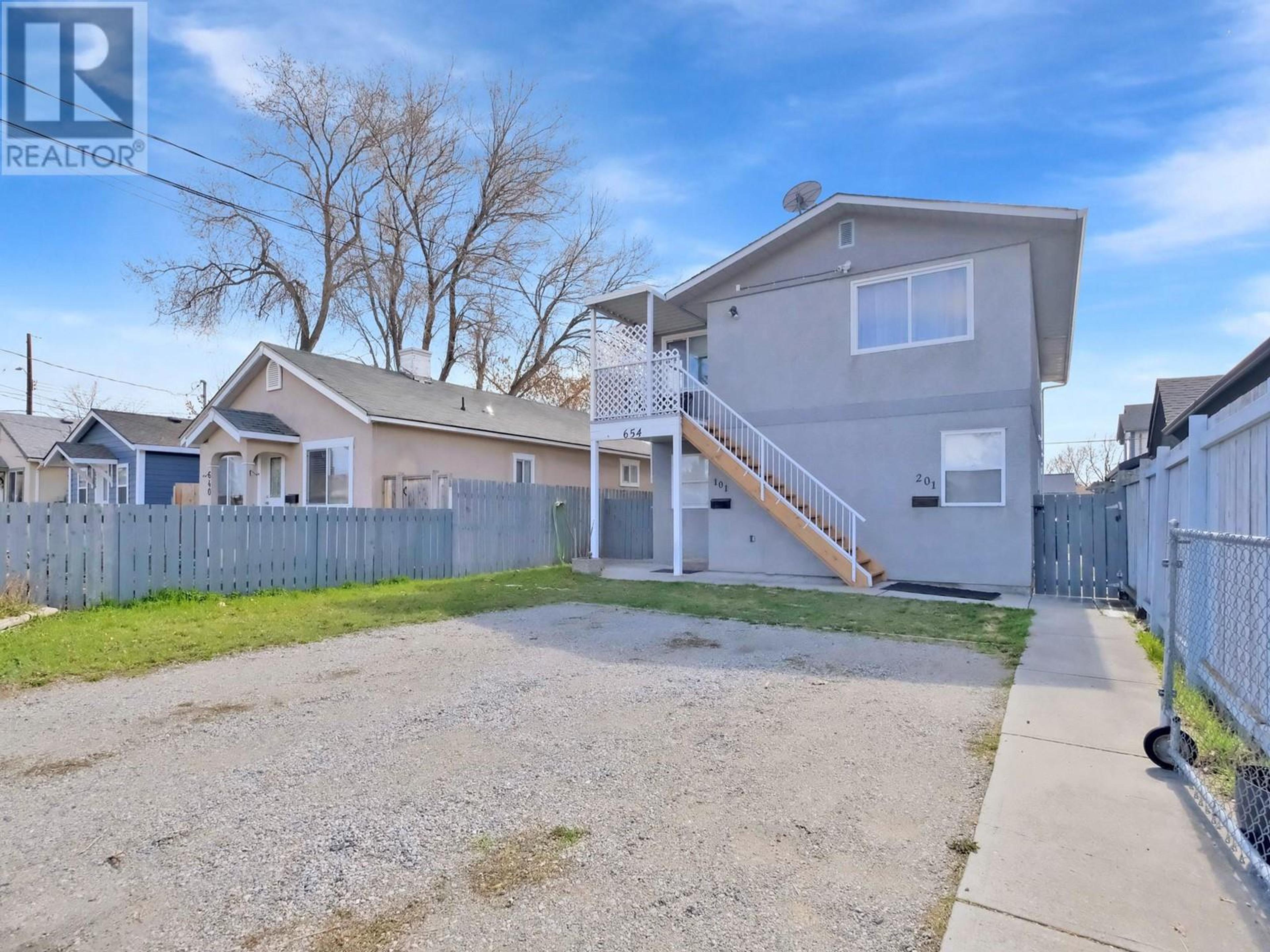 654 Wade Avenue W, Penticton - Exteriors - Photo 1