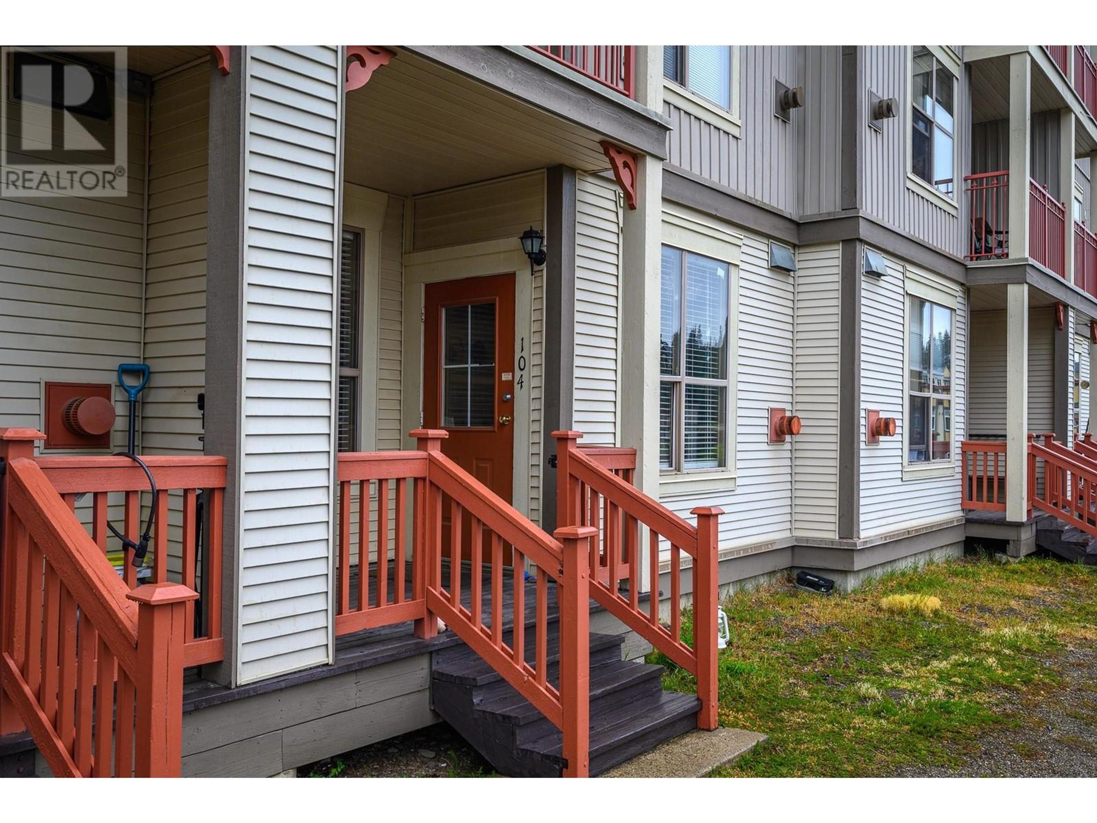 9808 Silver Star Road, Vernon - Exteriors - Photo 5