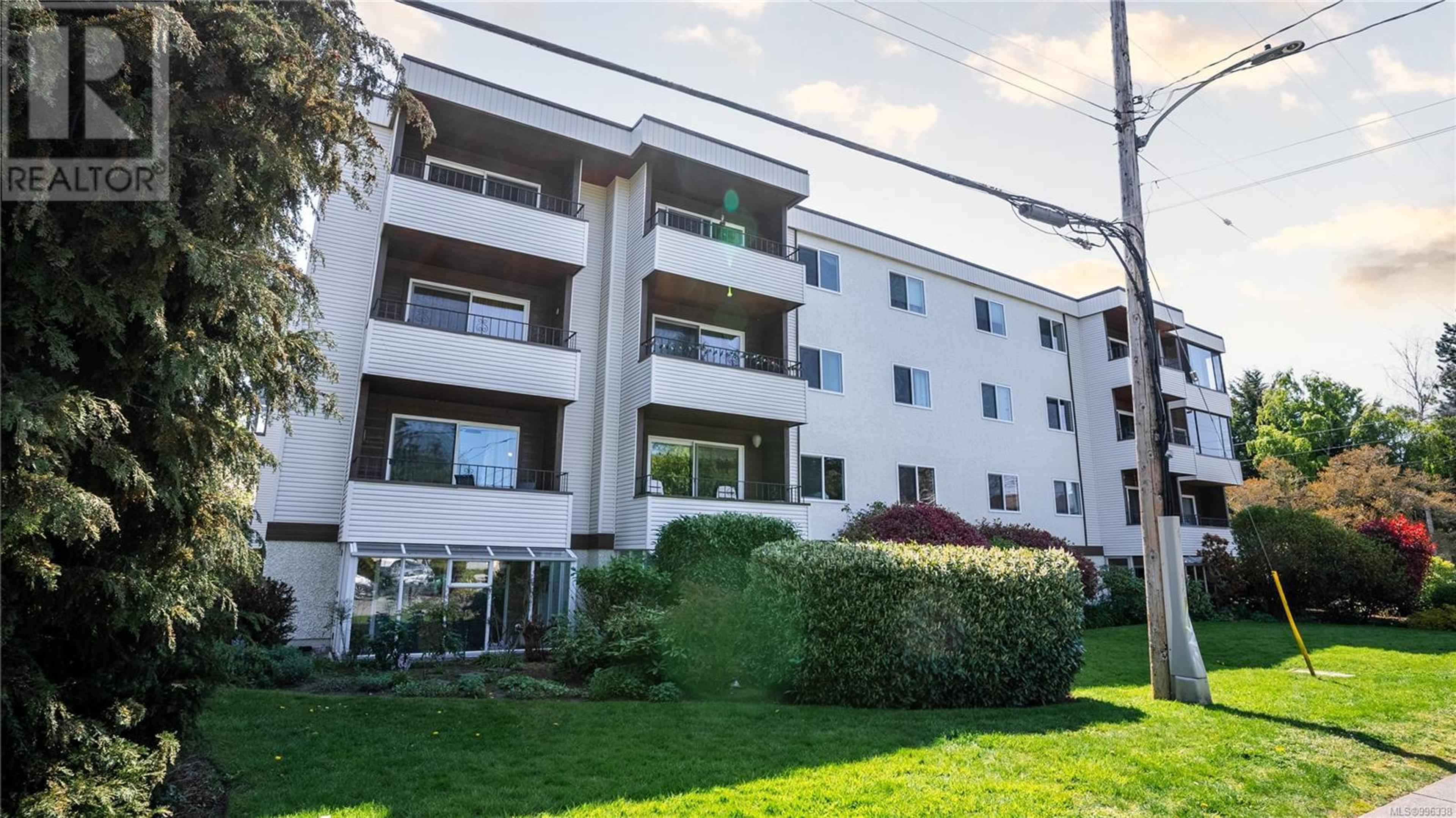 1571 Mortimer St, Saanich - Exteriors - Photo 5