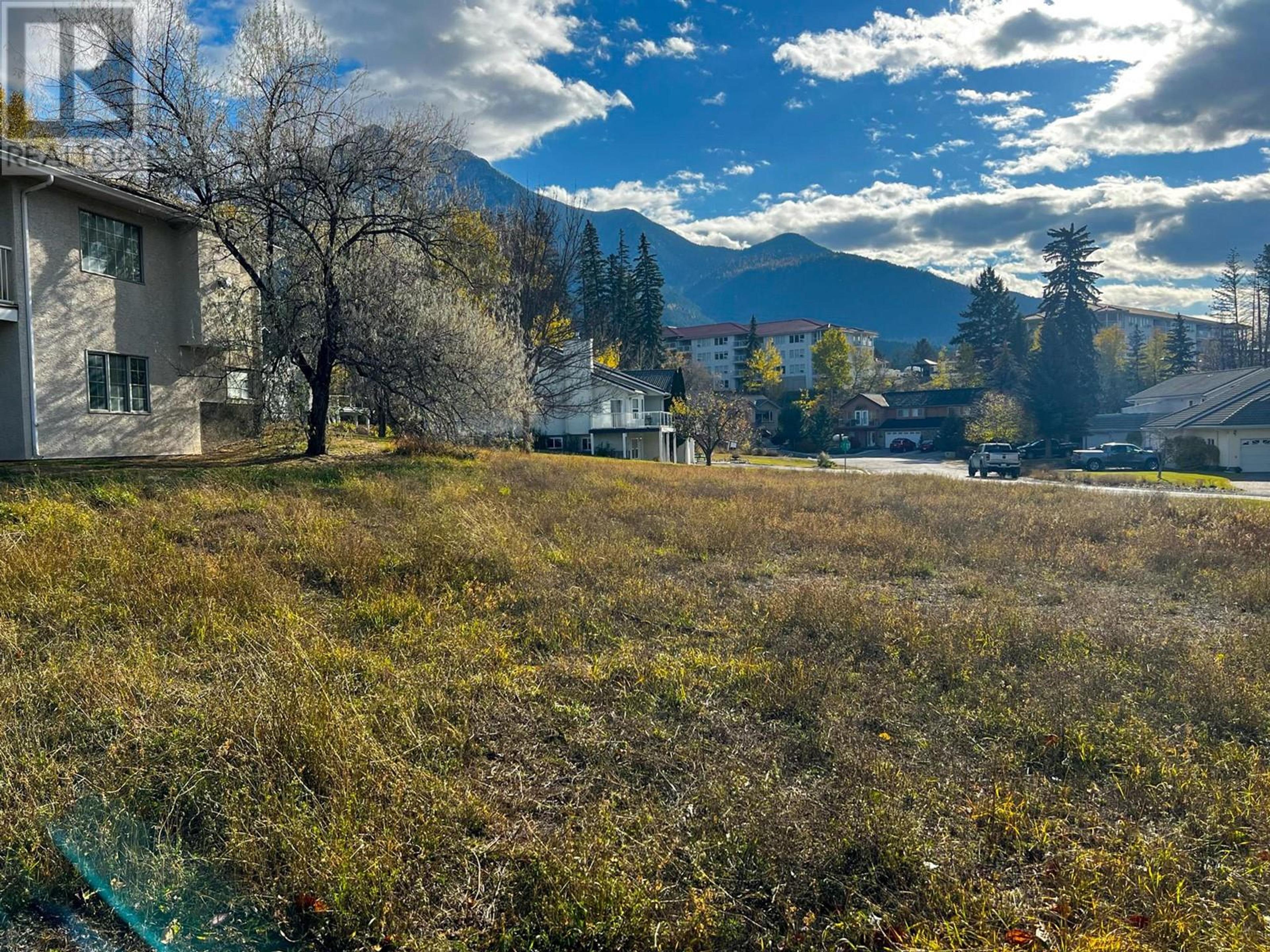 4887 Glen Eagle Drive, Fairmont Hot Springs - Outdoor Amenities - Garden / Yard/ Backyard/ Porch/ Deck - Photo 1