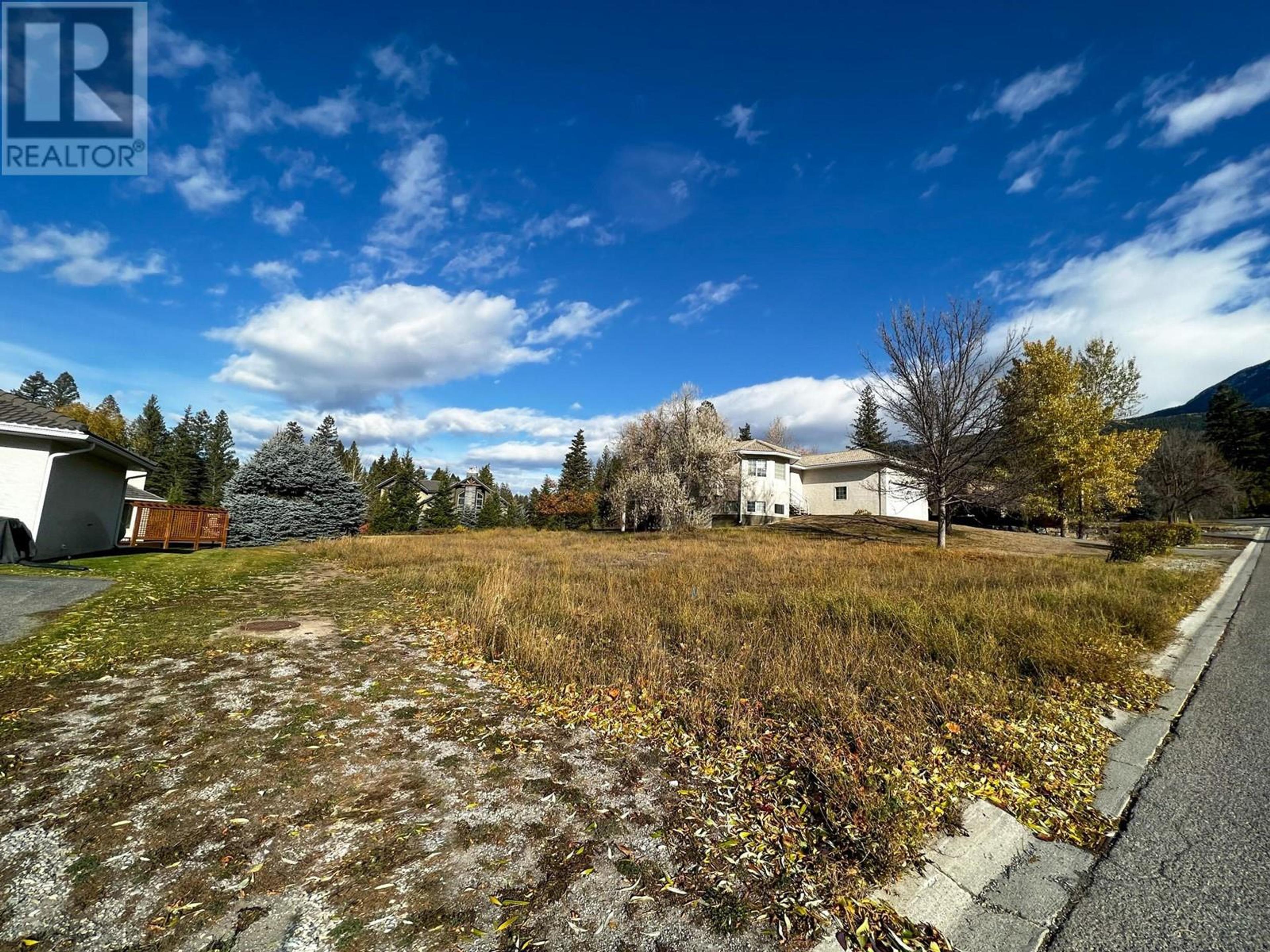 4887 Glen Eagle Drive, Fairmont Hot Springs - Outdoor Amenities - Garden / Yard/ Backyard/ Porch/ Deck - Photo 4