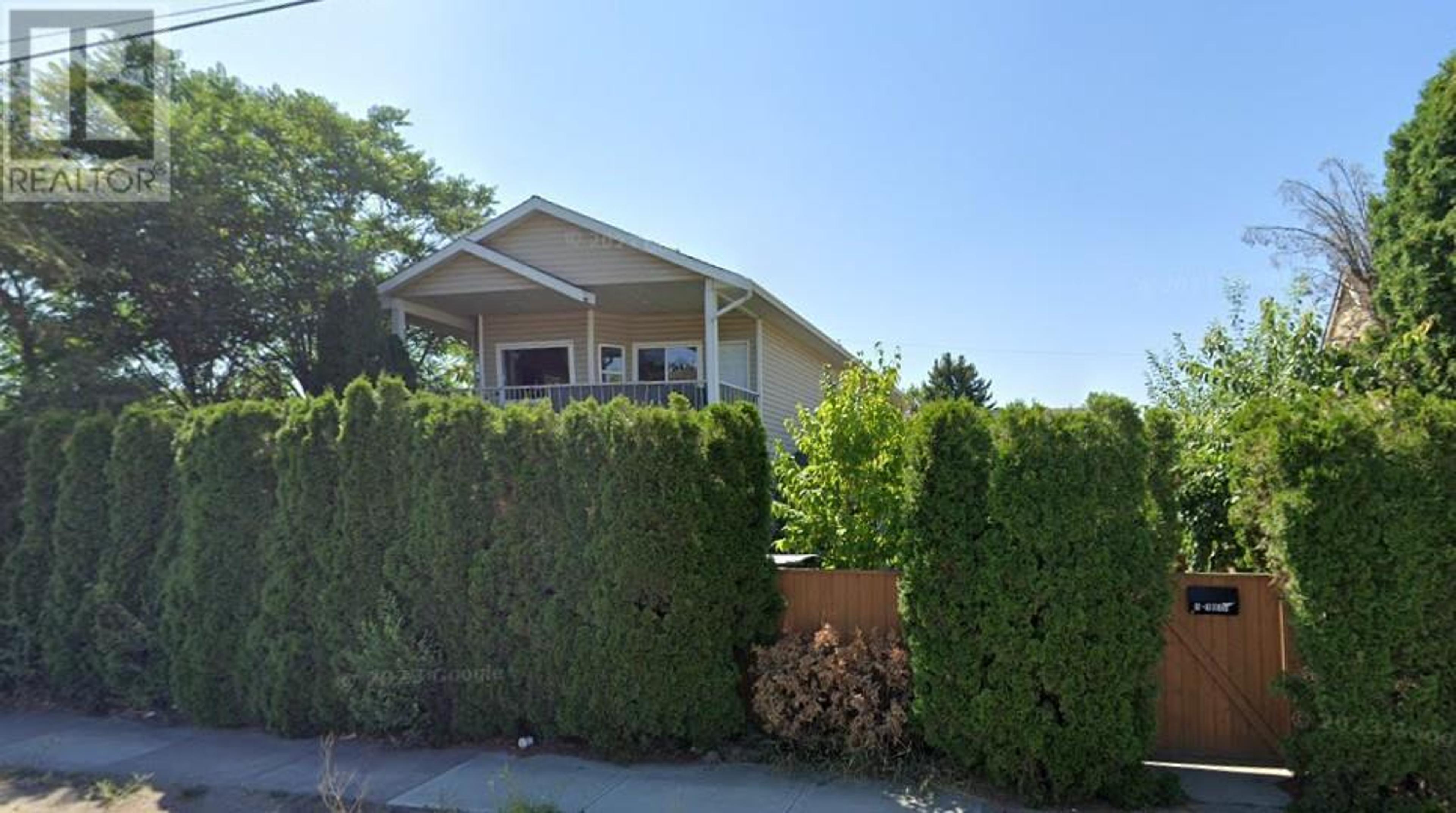 1077 CLEMENT Avenue, Kelowna - Exteriors - Photo 1