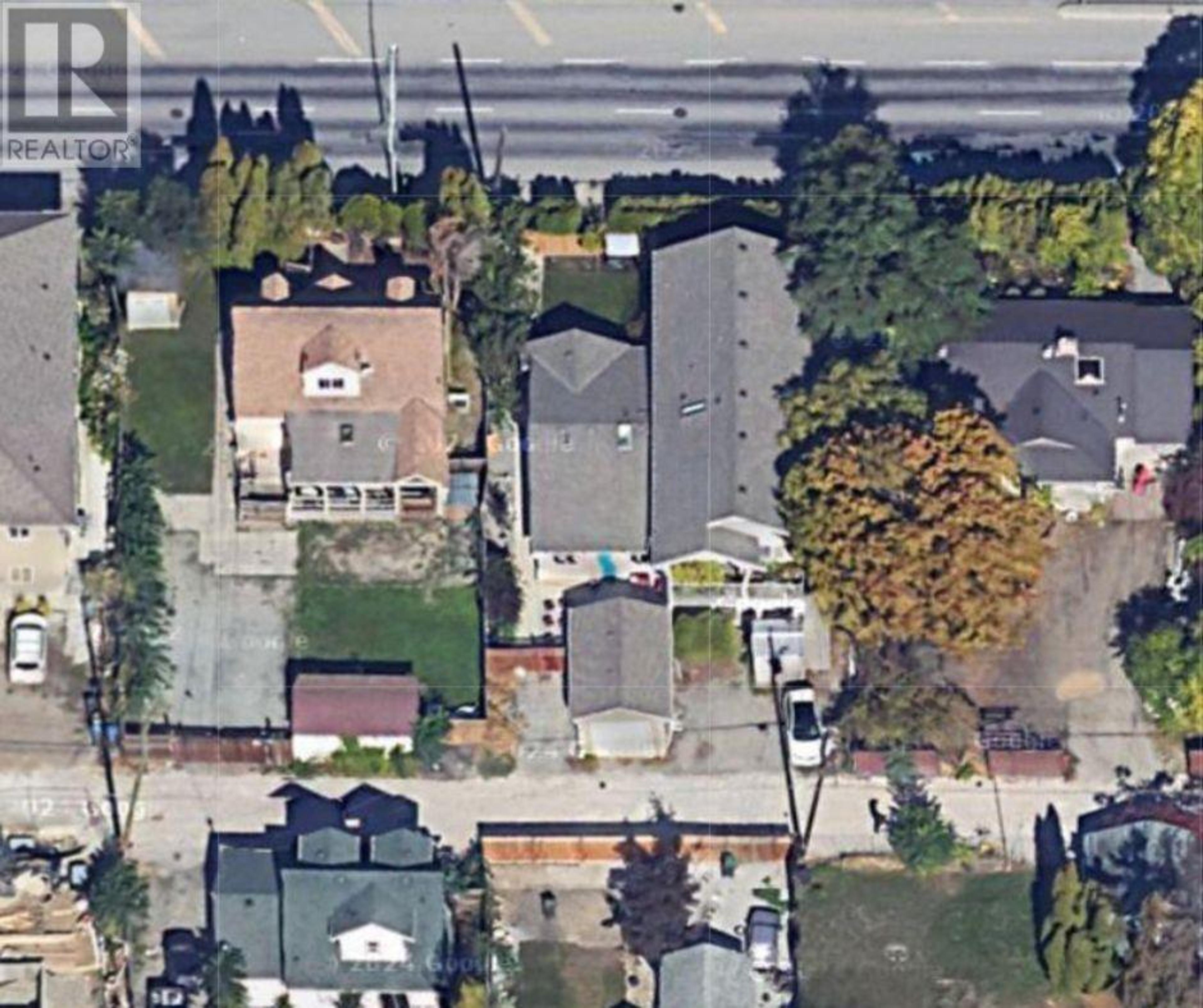 1077 CLEMENT Avenue, Kelowna - Exteriors - Drone/Aerial View - Photo 2