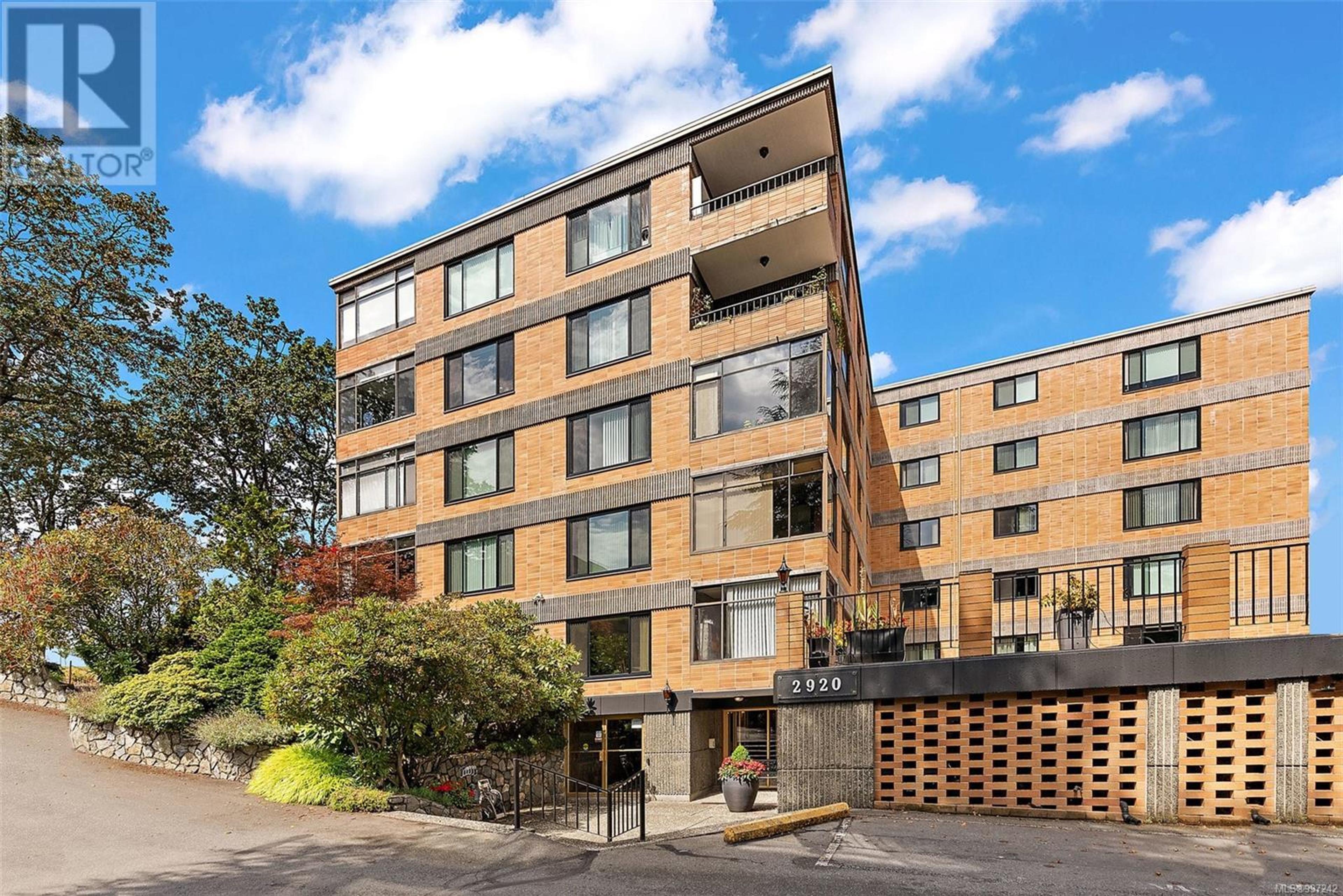 2920 COOK St, Victoria - Exteriors - Photo 1