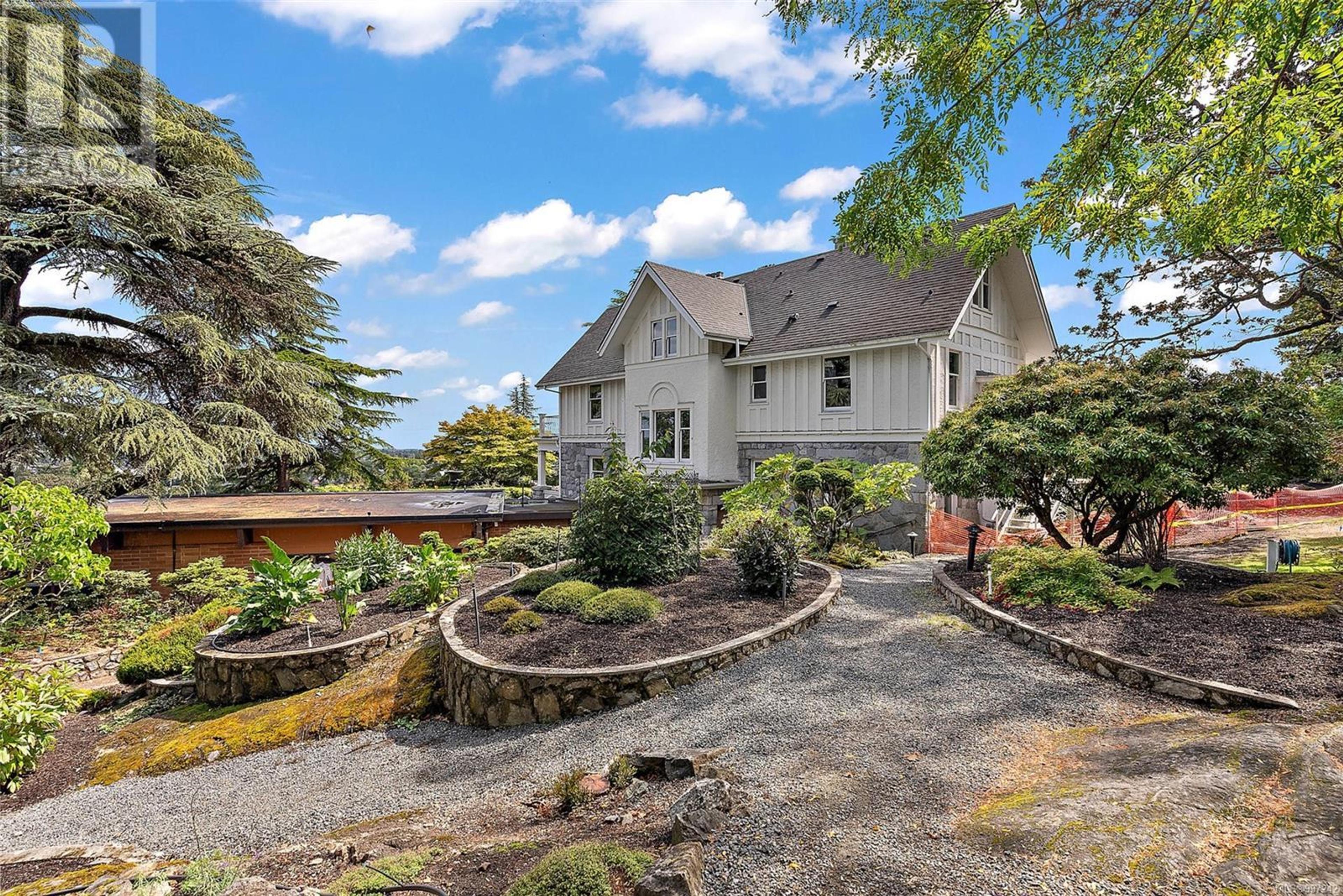 2920 COOK St, Victoria - Exteriors - Photo 3