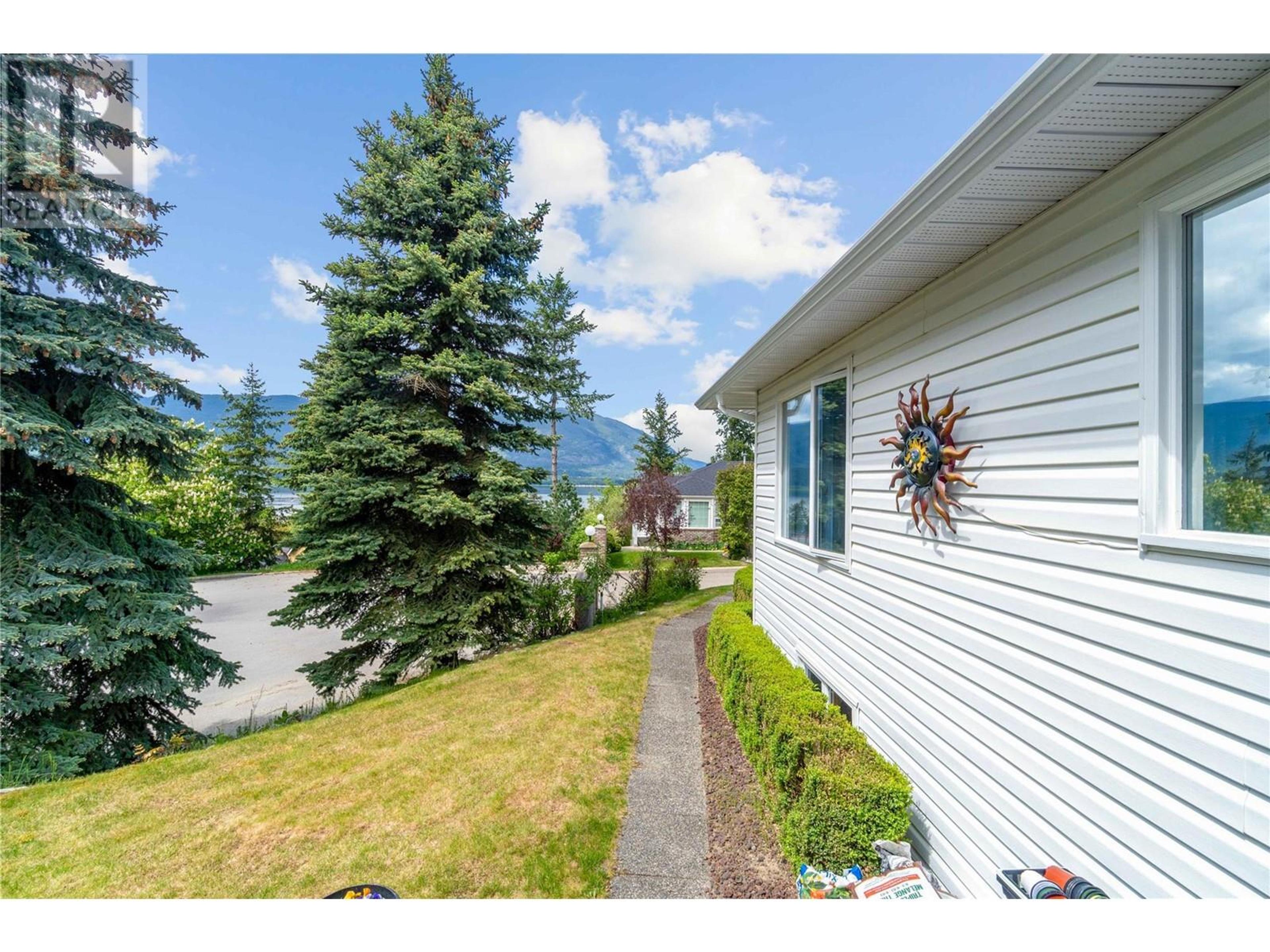 1120 12 Street NE, Salmon Arm - Exteriors - Photo 1