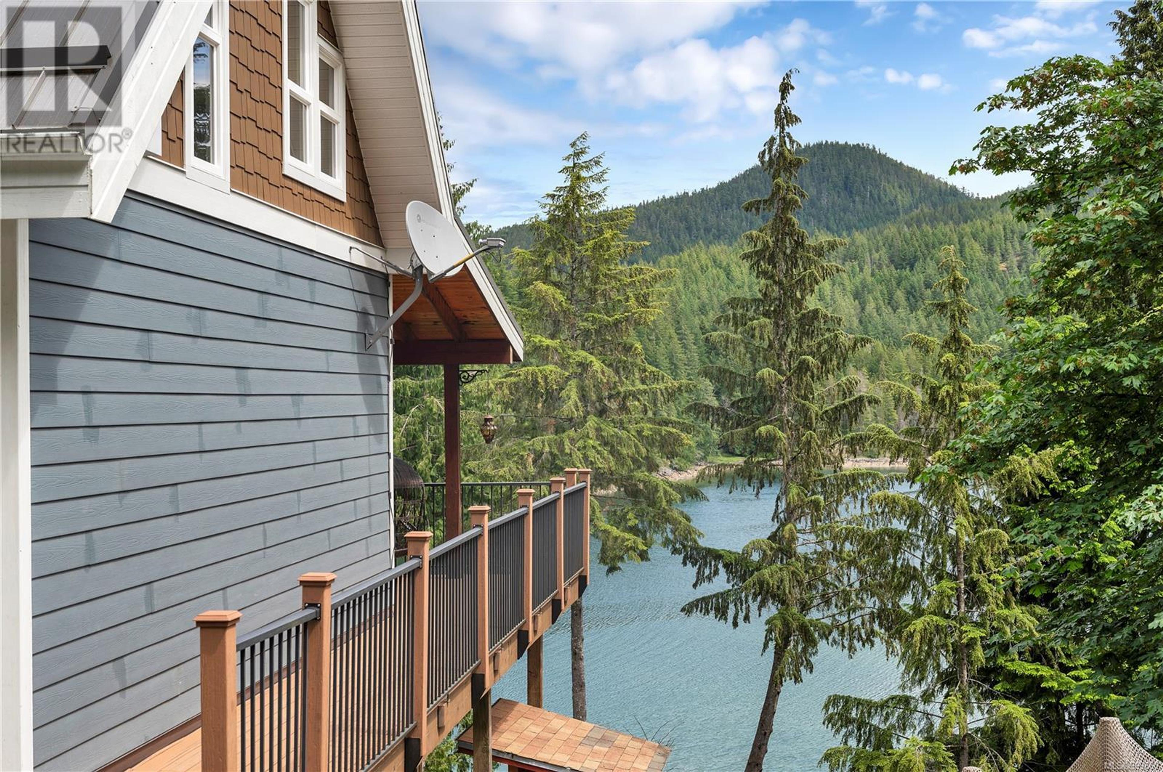 1646 Kanish View Dr, Quadra Island - Exteriors - Photo 3