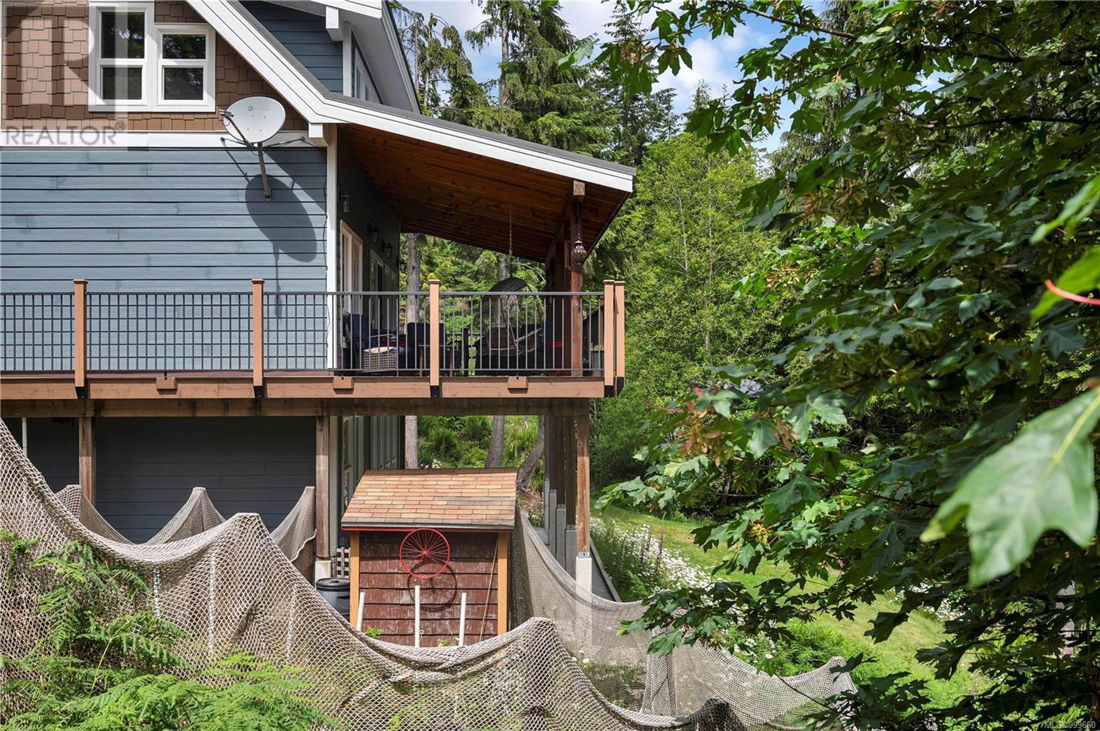 1646 Kanish View Dr, Quadra Island - Exteriors - Photo 4