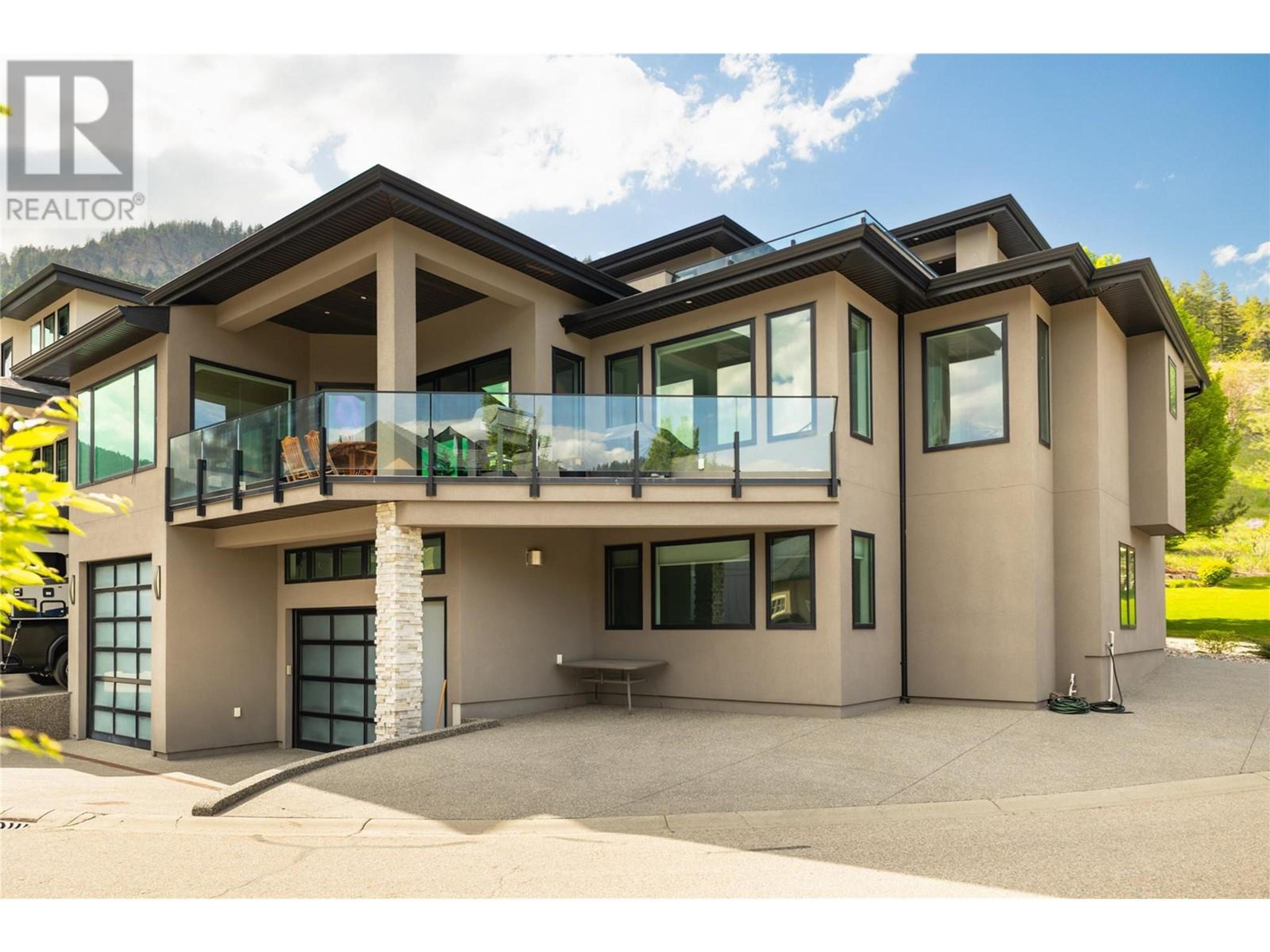 18451 Crystal Waters Road, Lake Country - Exteriors - Photo 5