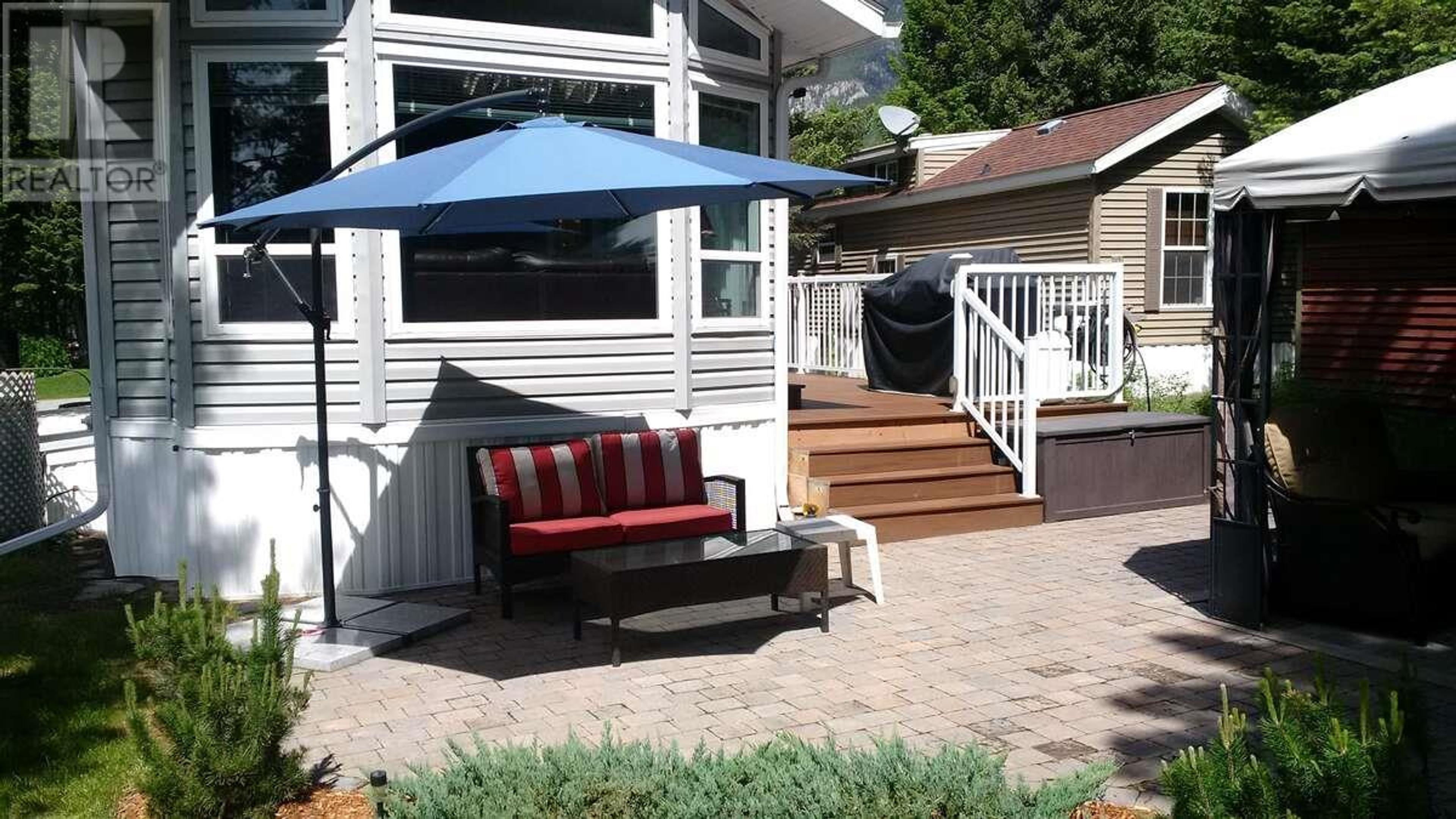 4889 LYNX Crescent, Radium Hot Springs - Outdoor Amenities - Garden / Yard/ Backyard/ Porch/ Deck - Photo 1