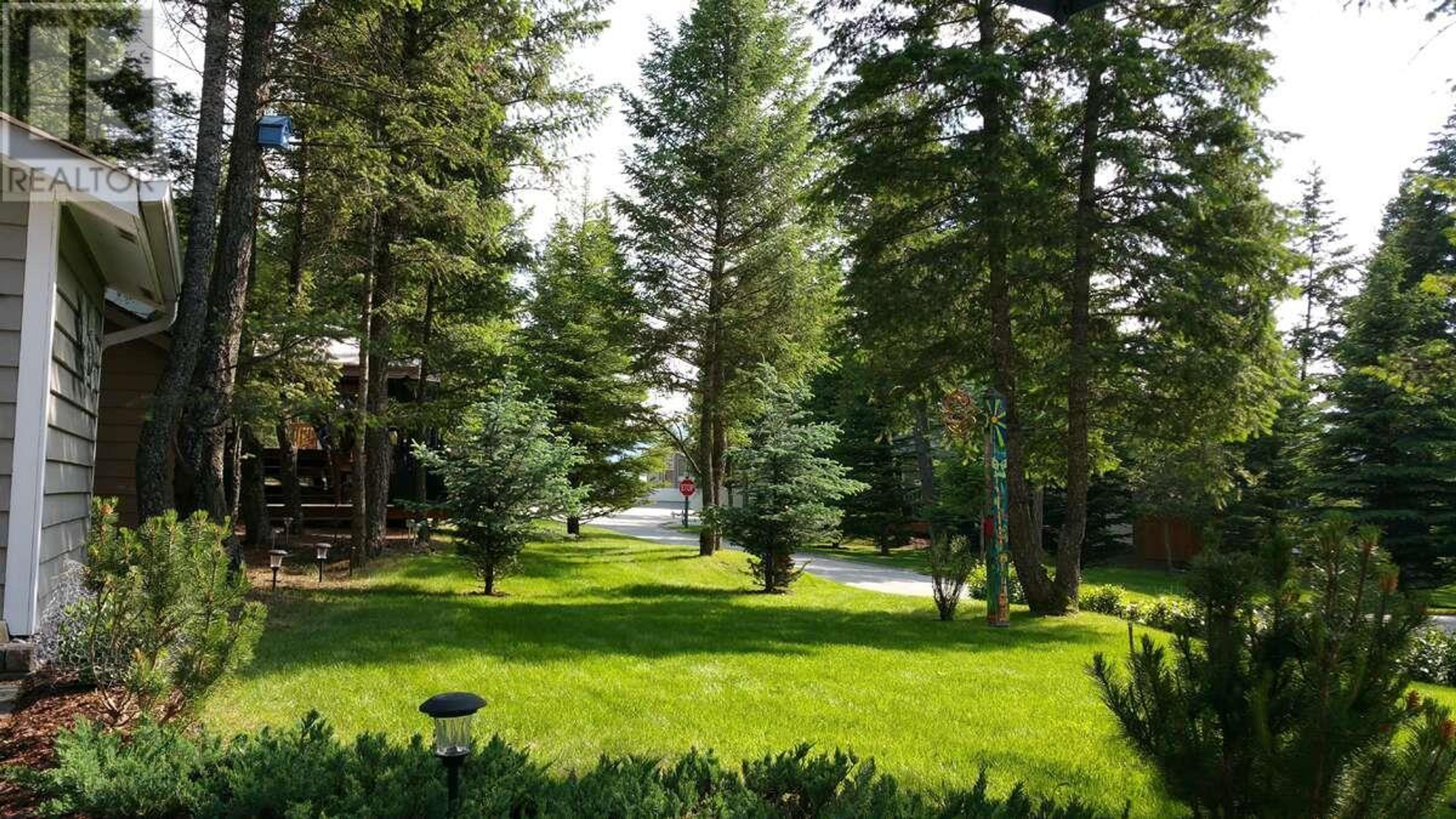 4889 LYNX Crescent, Radium Hot Springs - Outdoor Amenities - Garden / Yard/ Backyard/ Porch/ Deck - Photo 2