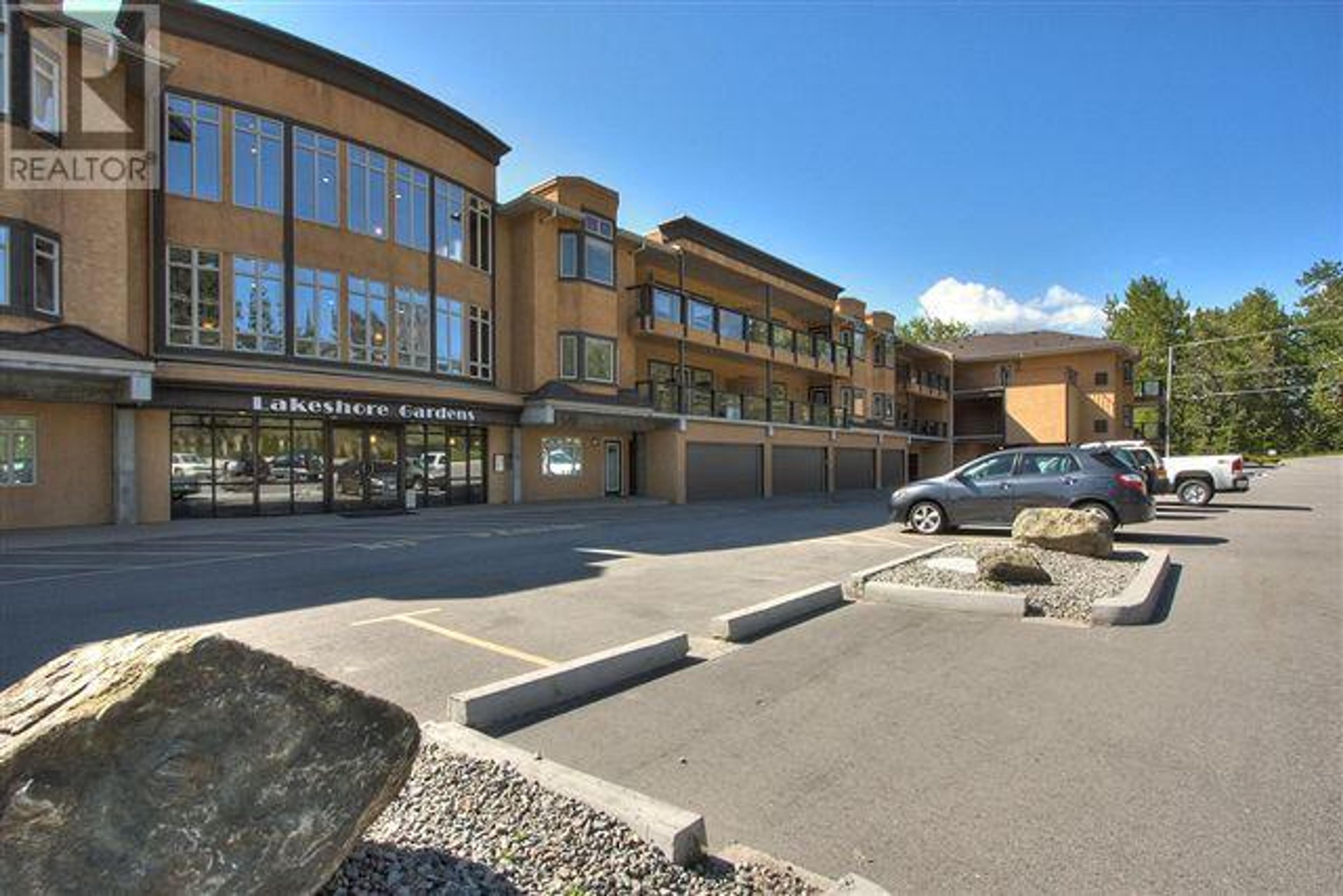 3996 Beach Avenue, Peachland - Exteriors - Full Complex View - Photo 6