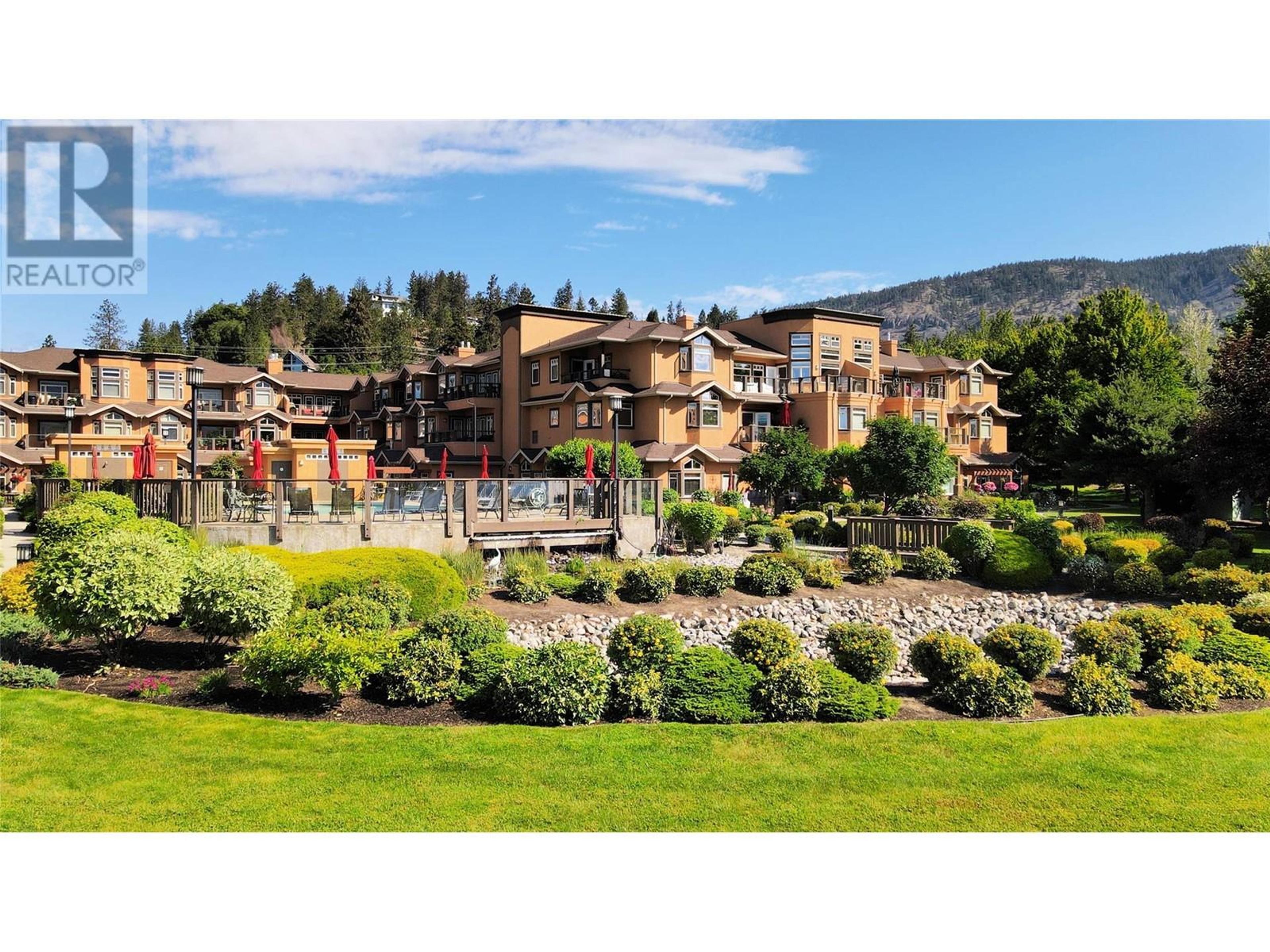 3996 Beach Avenue, Peachland - Exteriors - Full Complex View - Photo 5
