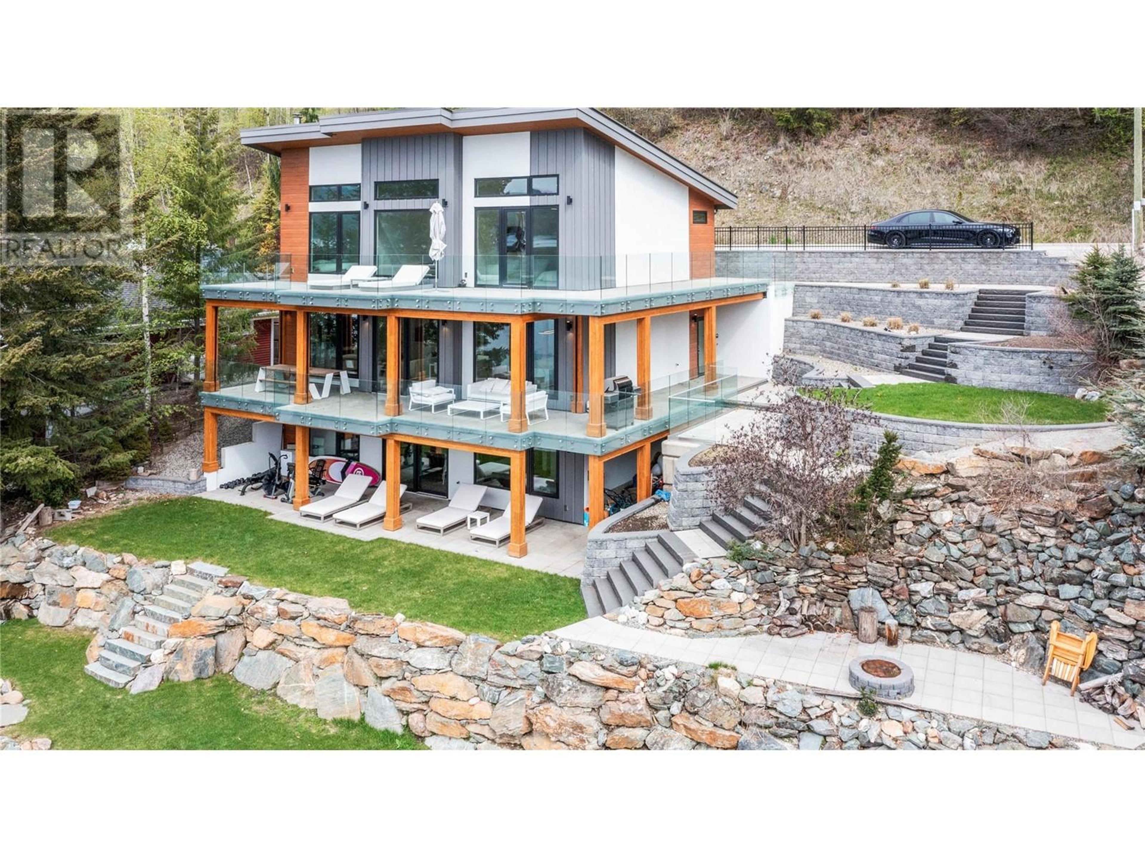 8200 Squilax Anglemont Road, Anglemont - Exteriors - Drone/Aerial View - Photo 4