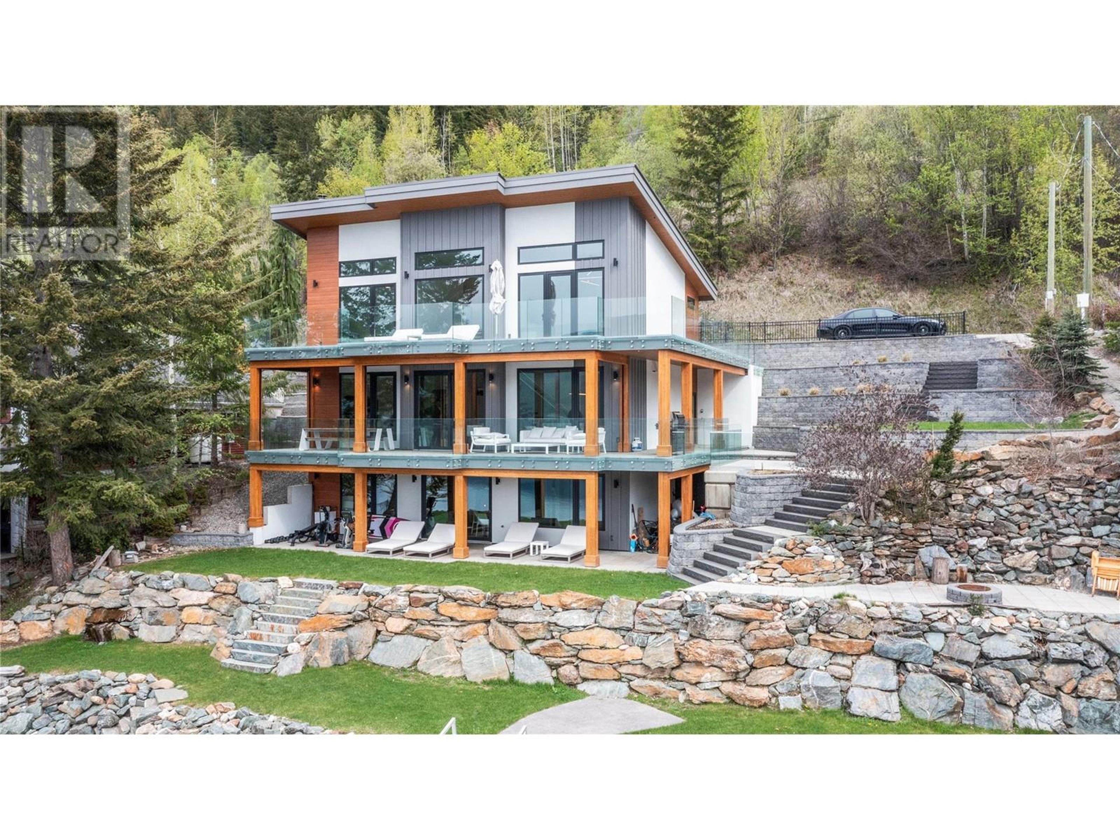 8200 Squilax Anglemont Road, Anglemont - Exteriors - Photo 15