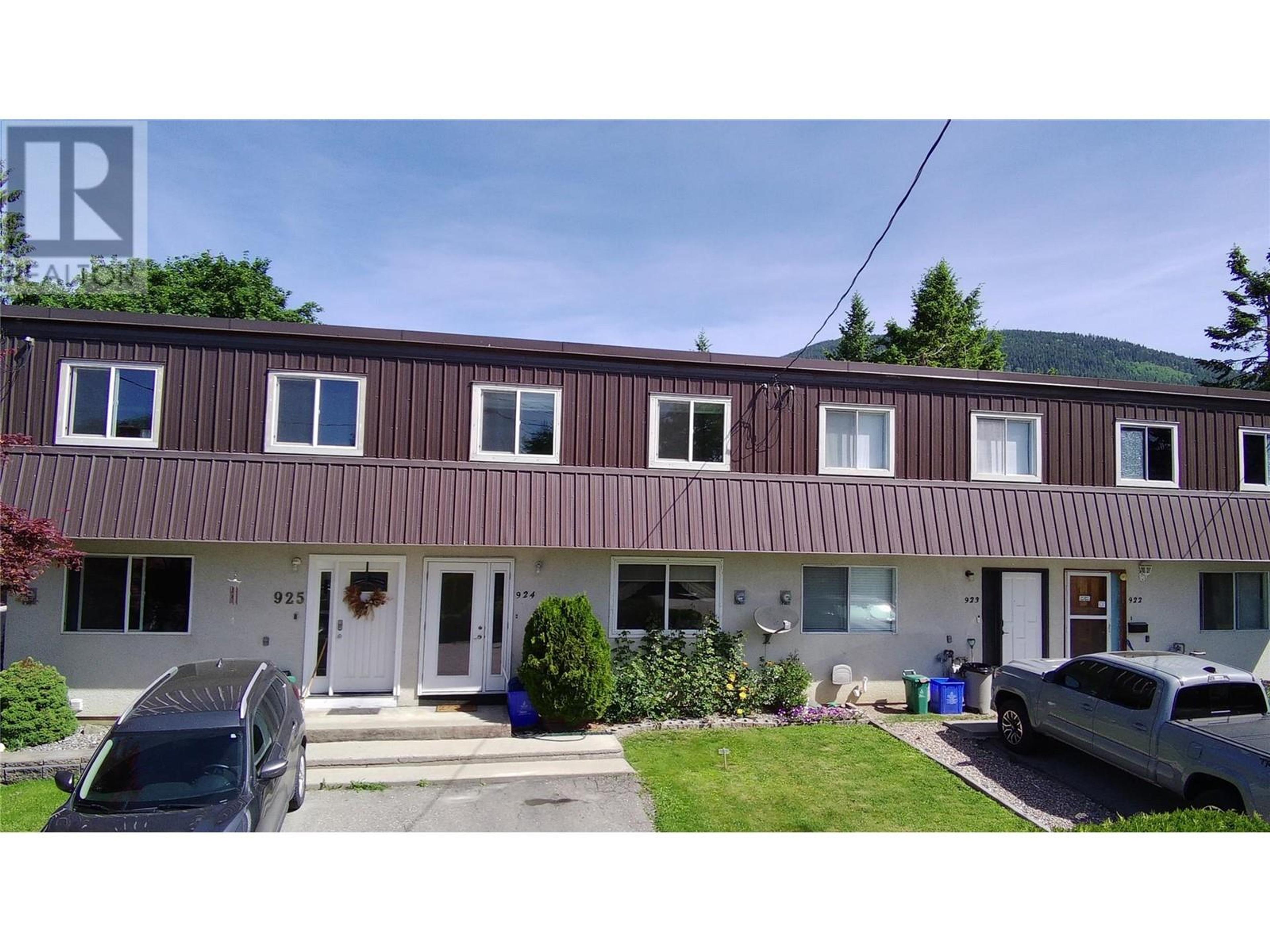 924 Dogwood Street, Creston - Exteriors - Full Complex View - Photo 8