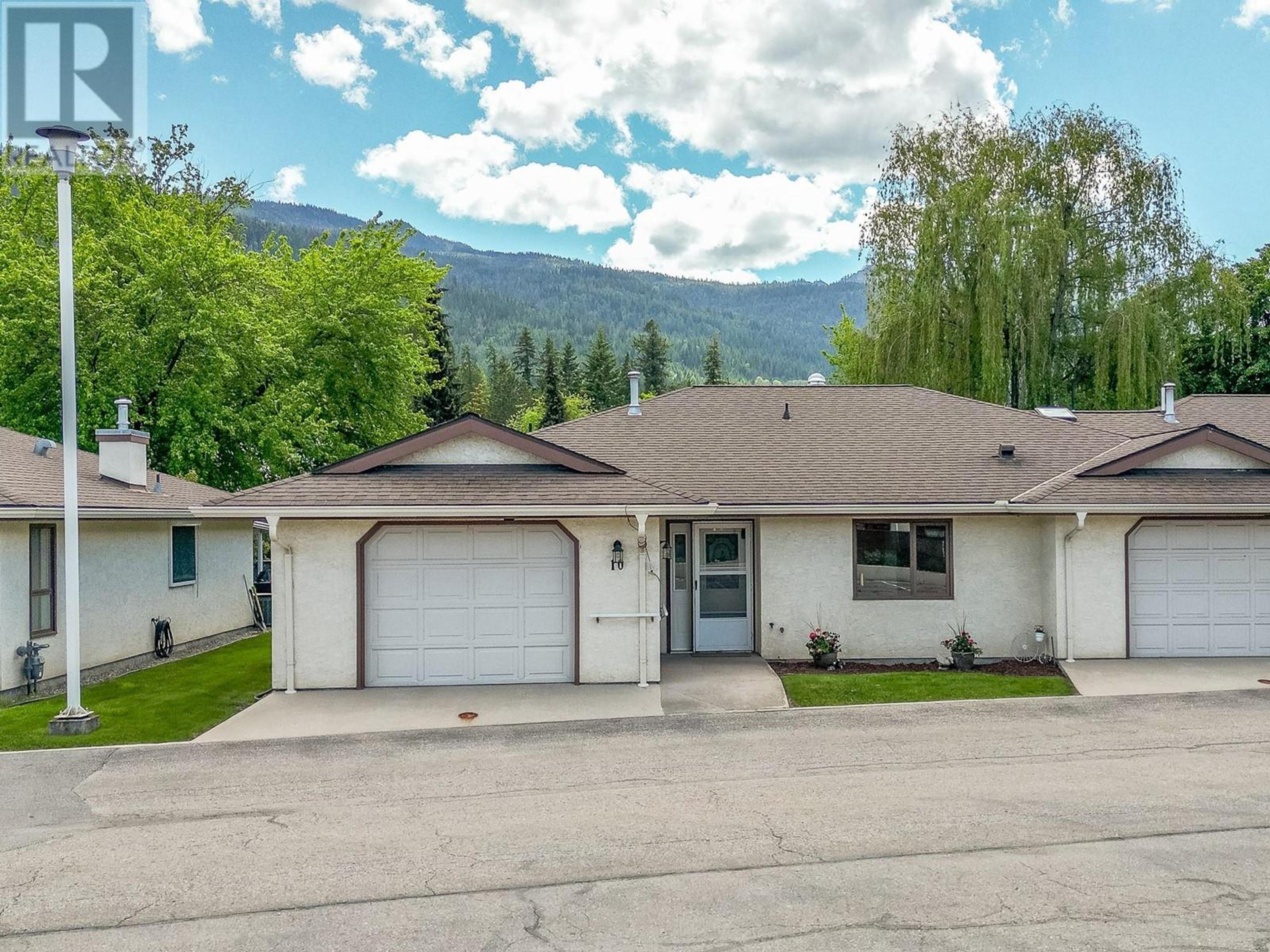 151 8 Avenue SW, Salmon Arm - Exteriors - Photo 2