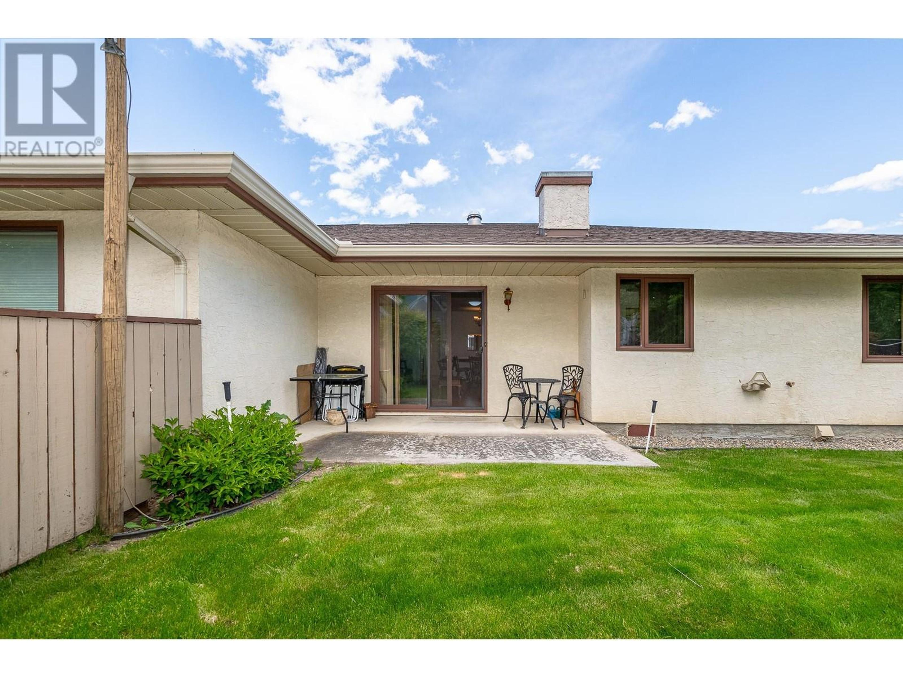 151 8 Avenue SW, Salmon Arm - Exteriors - Photo 4