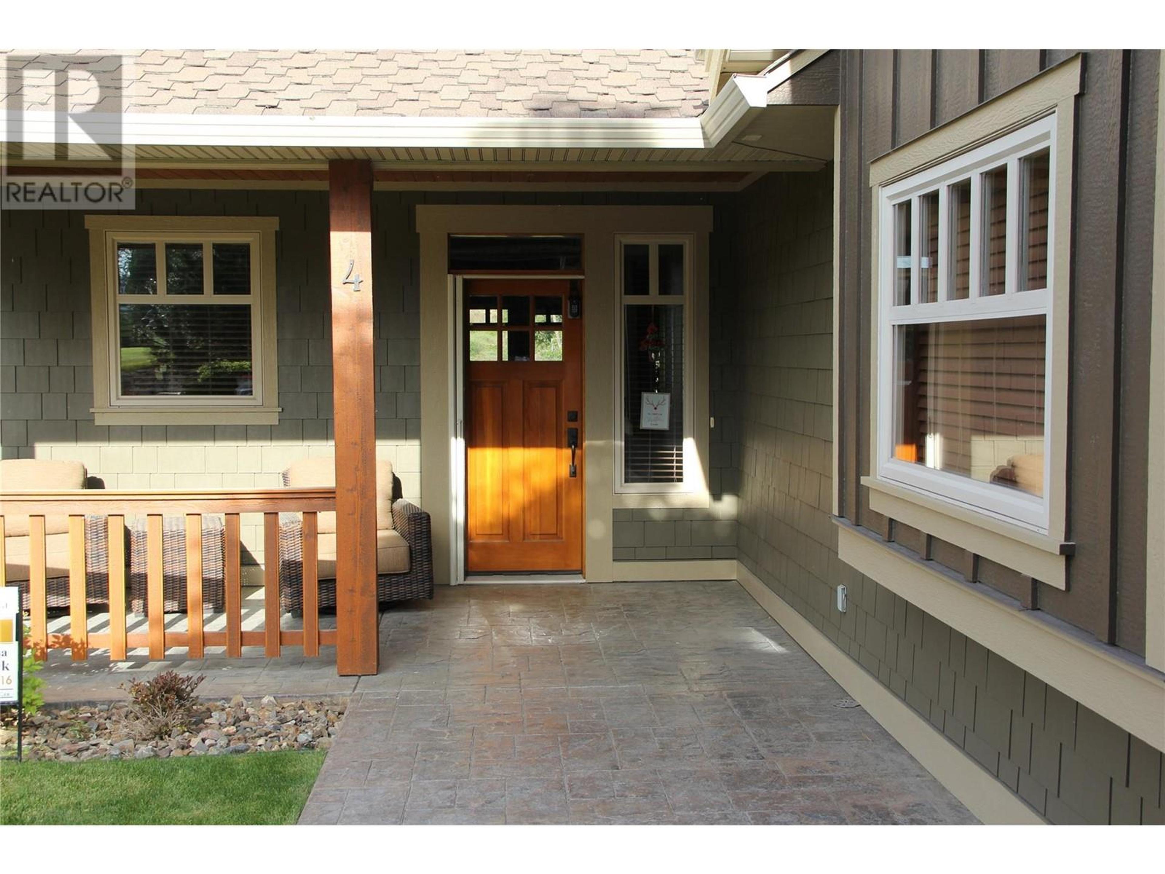 27 Birdie Lake Drive, Vernon - Exteriors - Photo 1