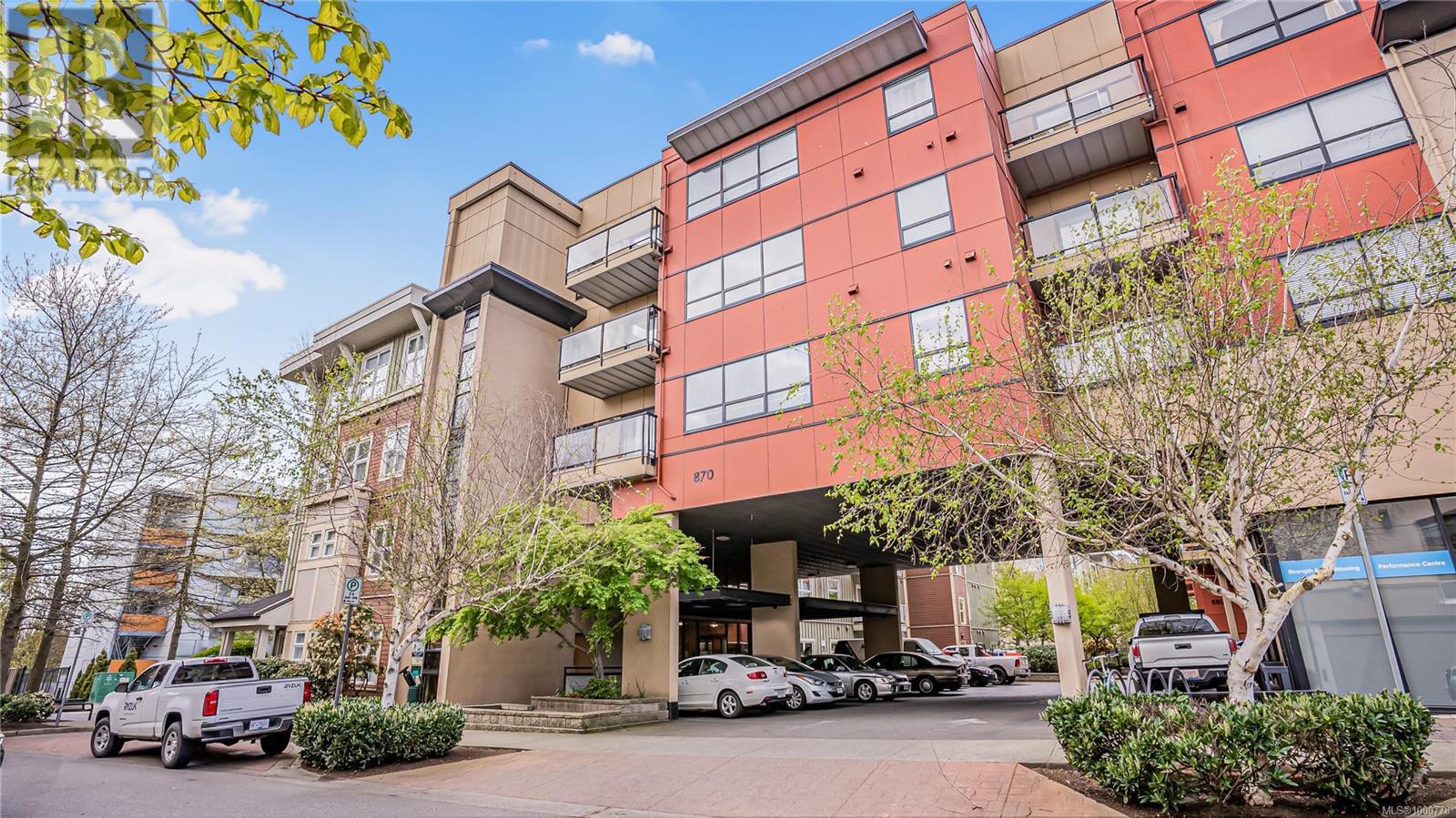 870 Short St, Saanich - Exteriors - Photo 2