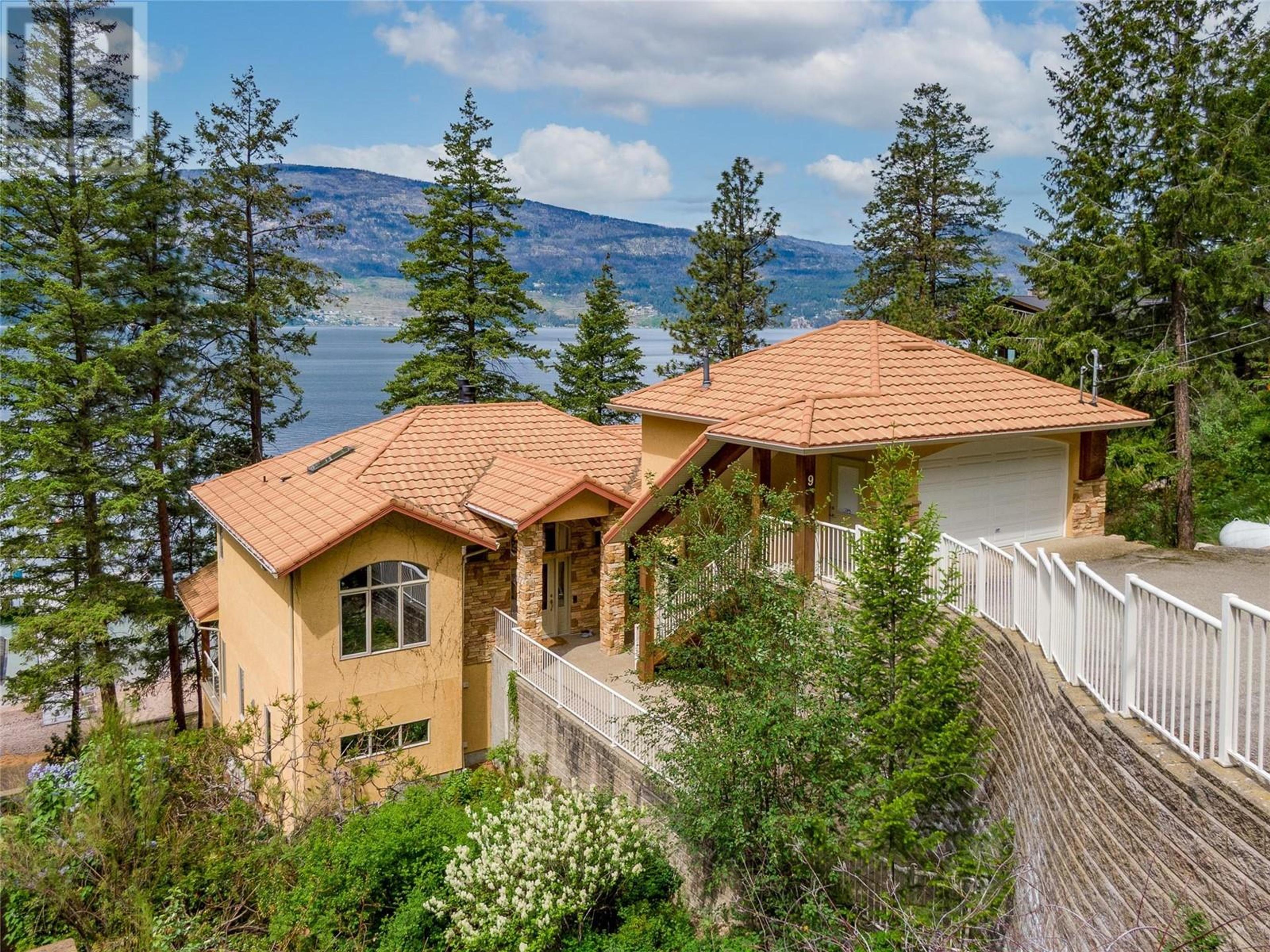 9900 Eastside Road, Vernon - Exteriors - Photo 4