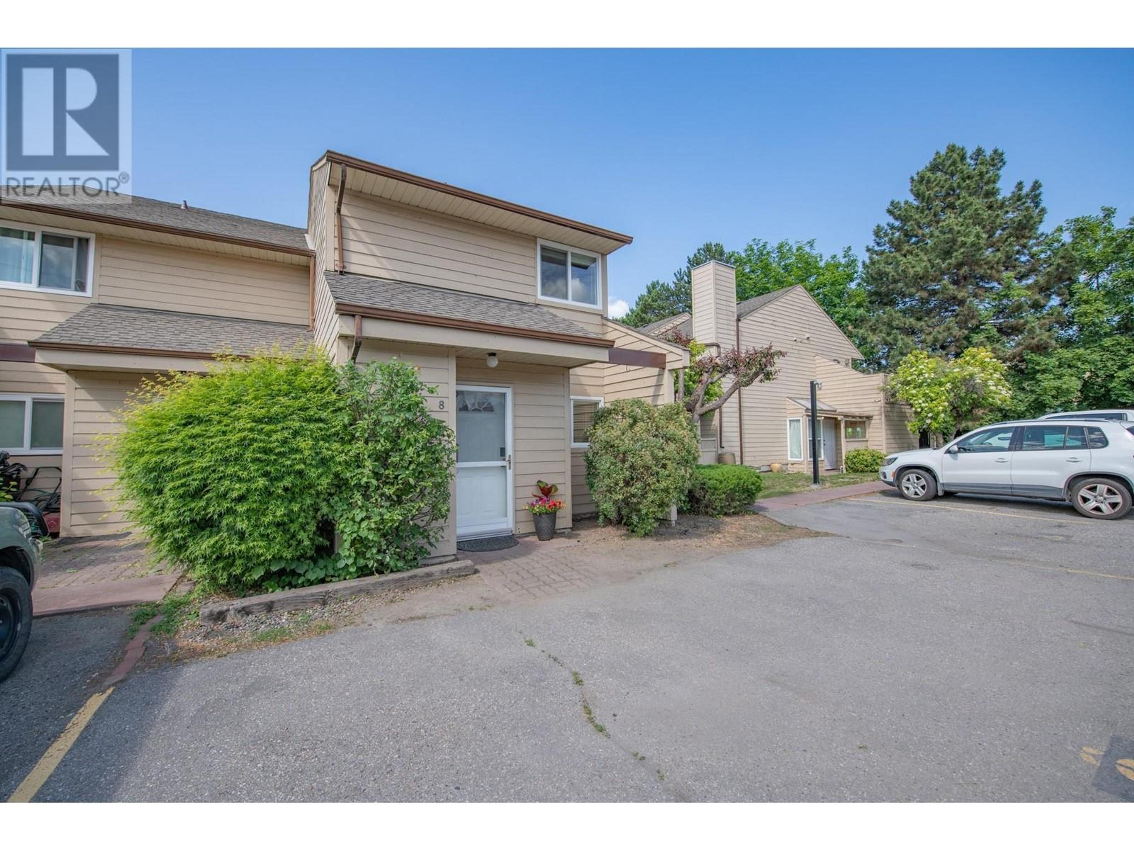 #8 5300 25 AVENUE - Image 2