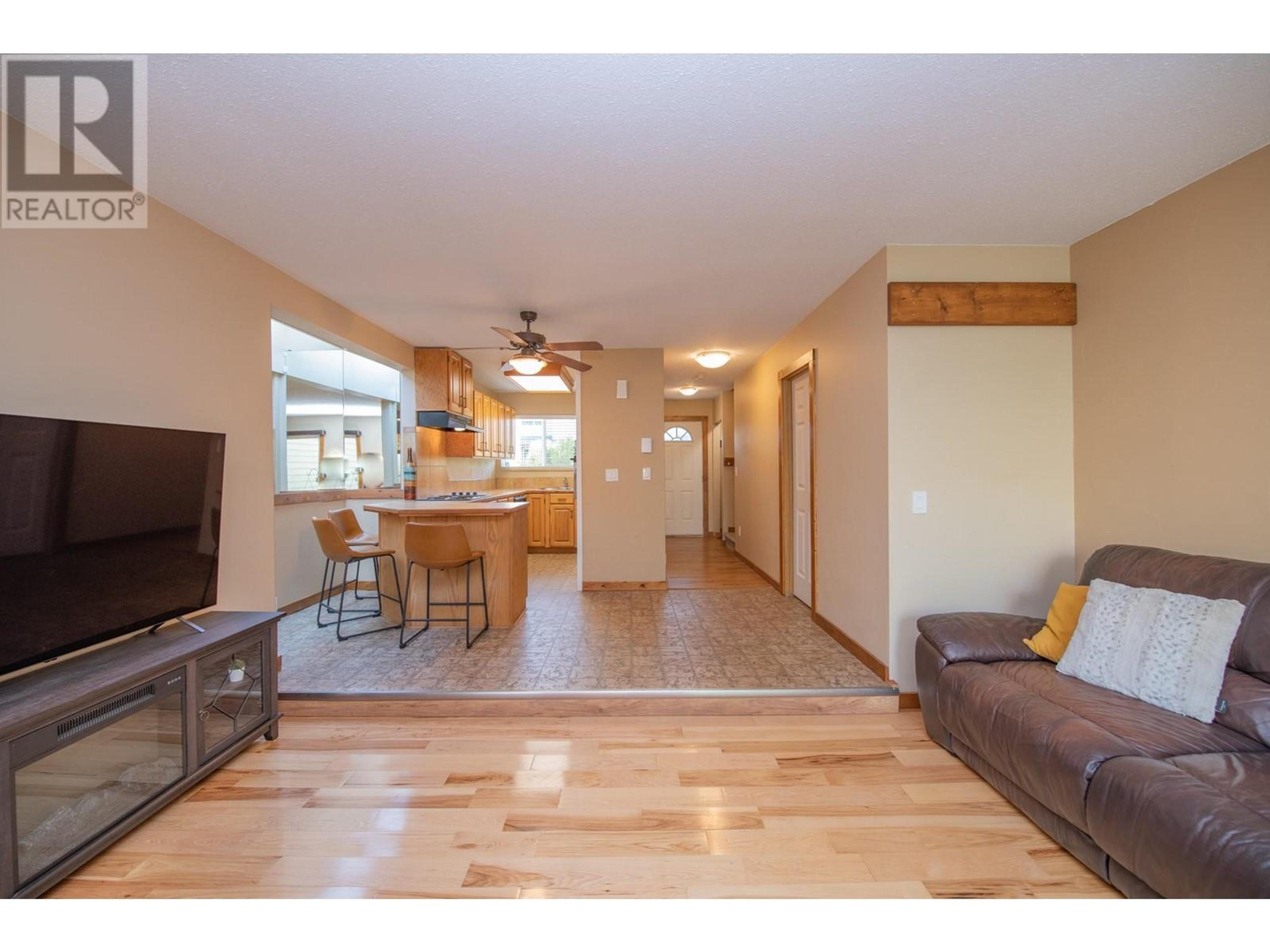 #8 5300 25 AVENUE - Image 6