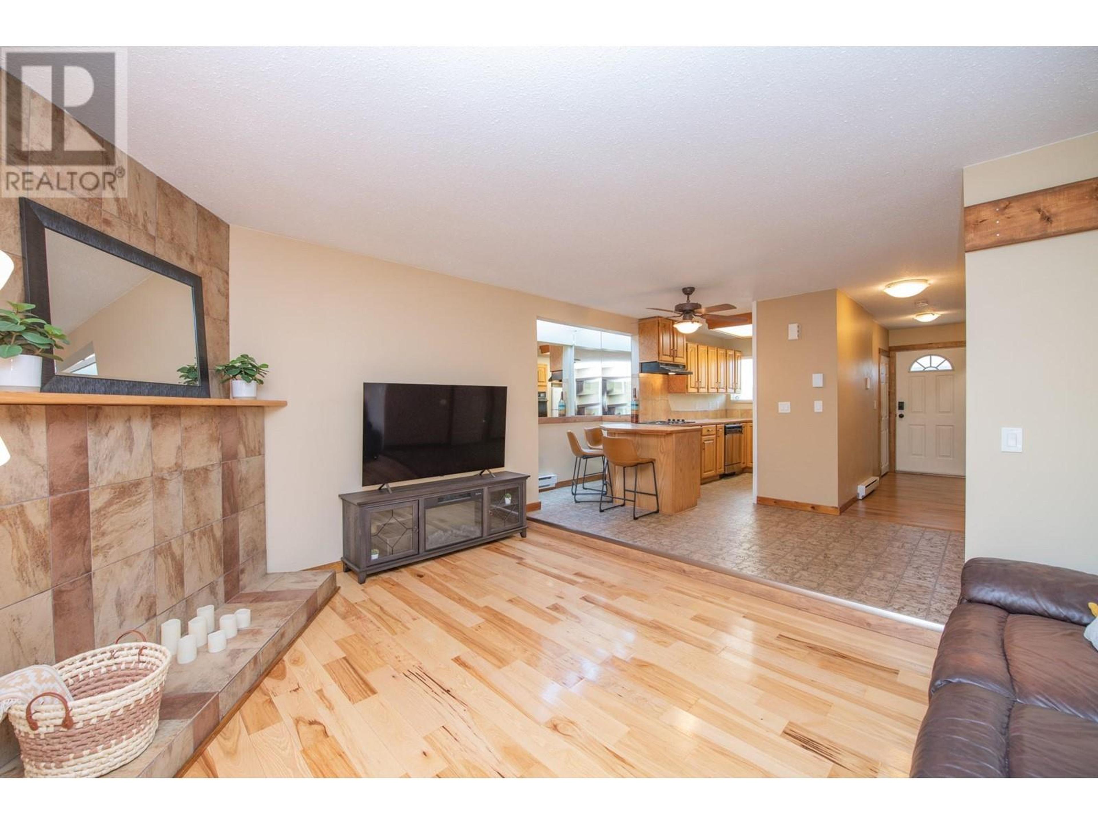 #8 5300 25 AVENUE - Image 5