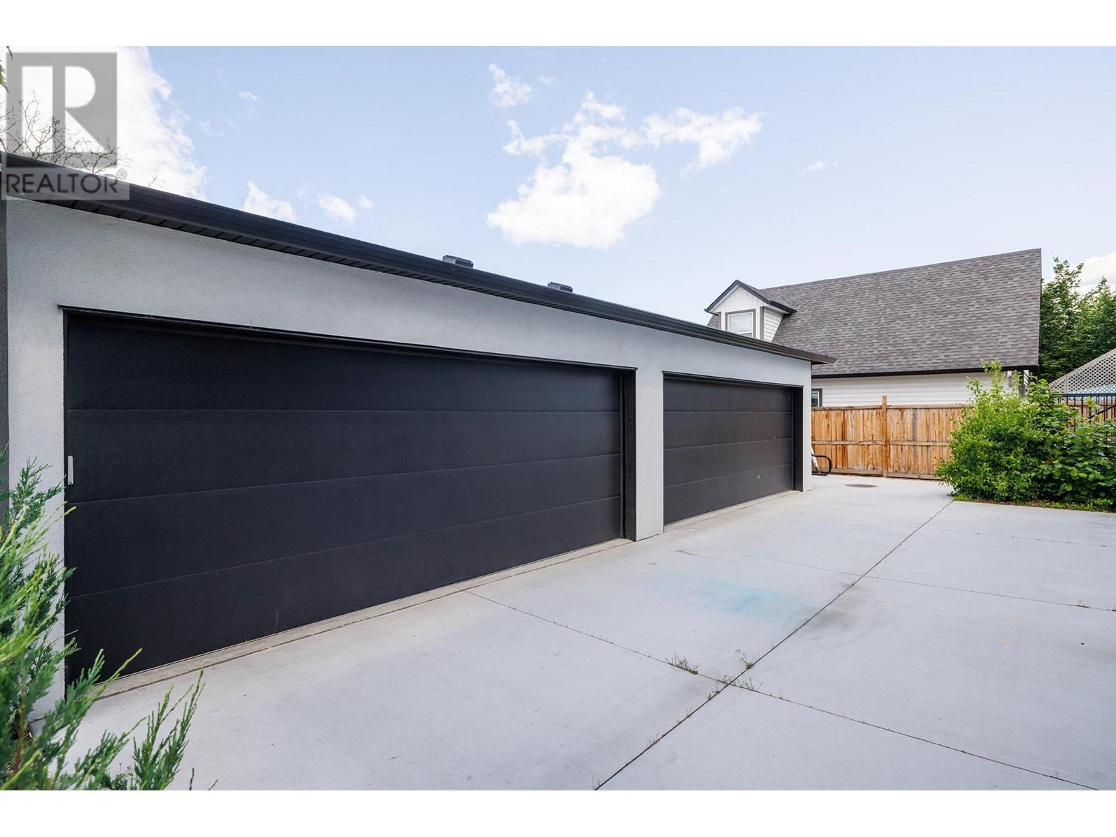 2825 Richter Street, Kelowna - Exteriors - Photo 2