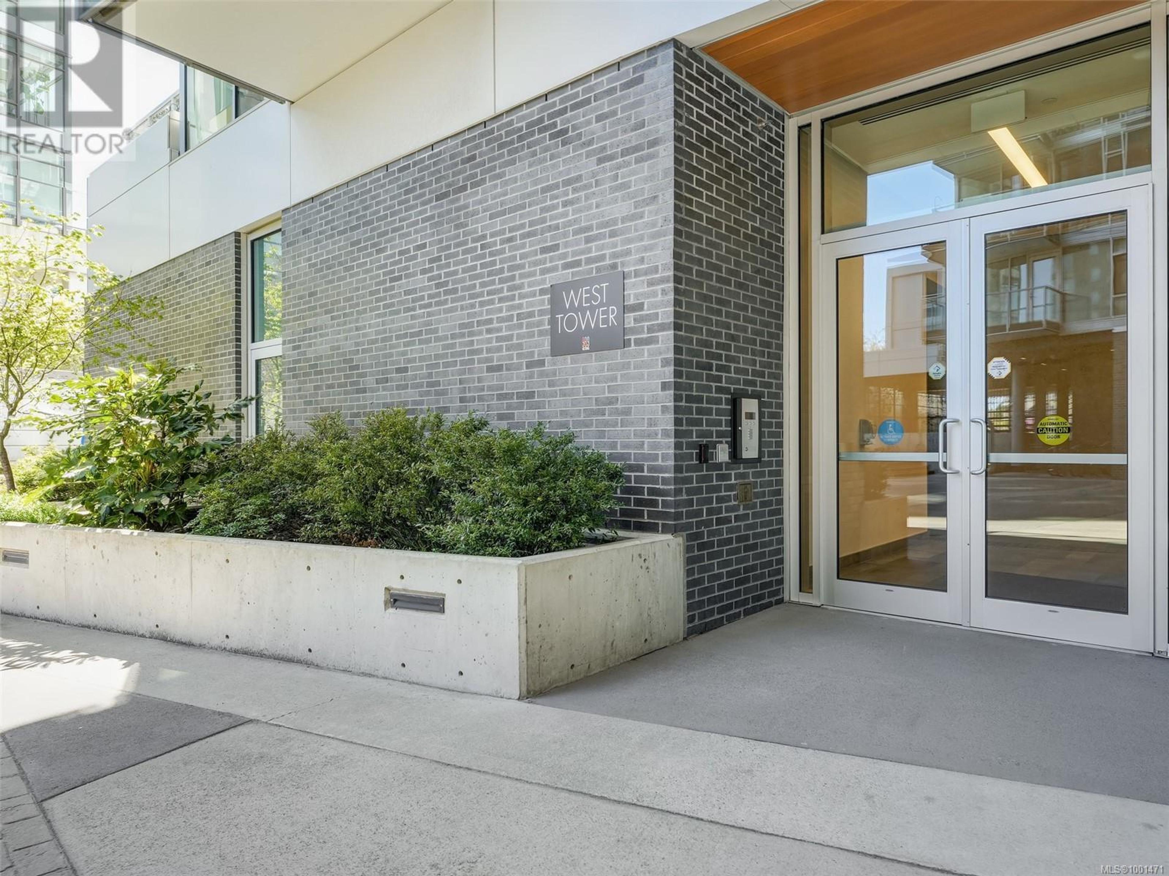 989 Johnson St, Victoria - Exteriors - Photo 2