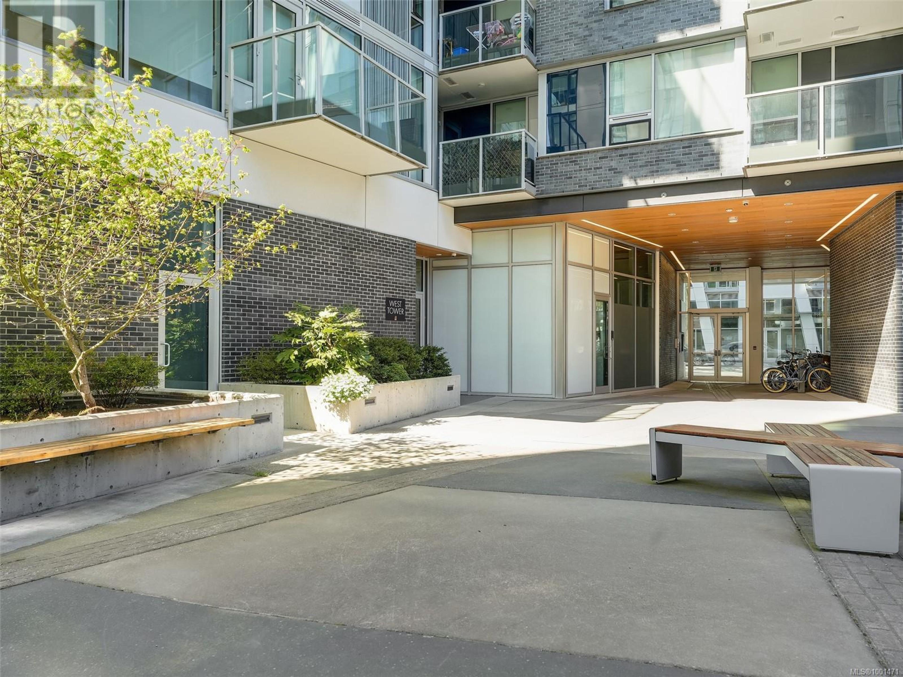 989 Johnson St, Victoria - Exteriors - Photo 3