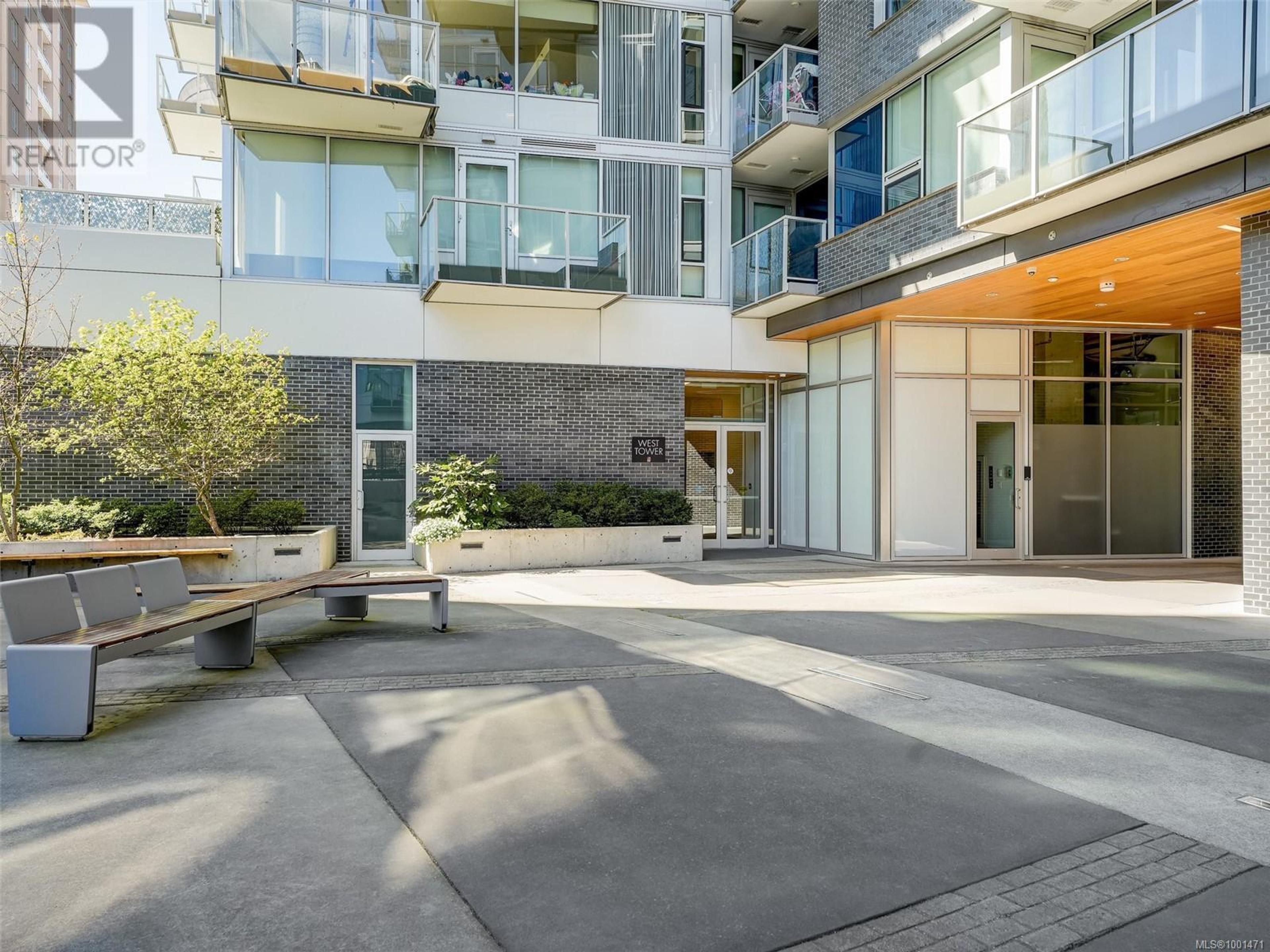 989 Johnson St, Victoria - Exteriors - Photo 4