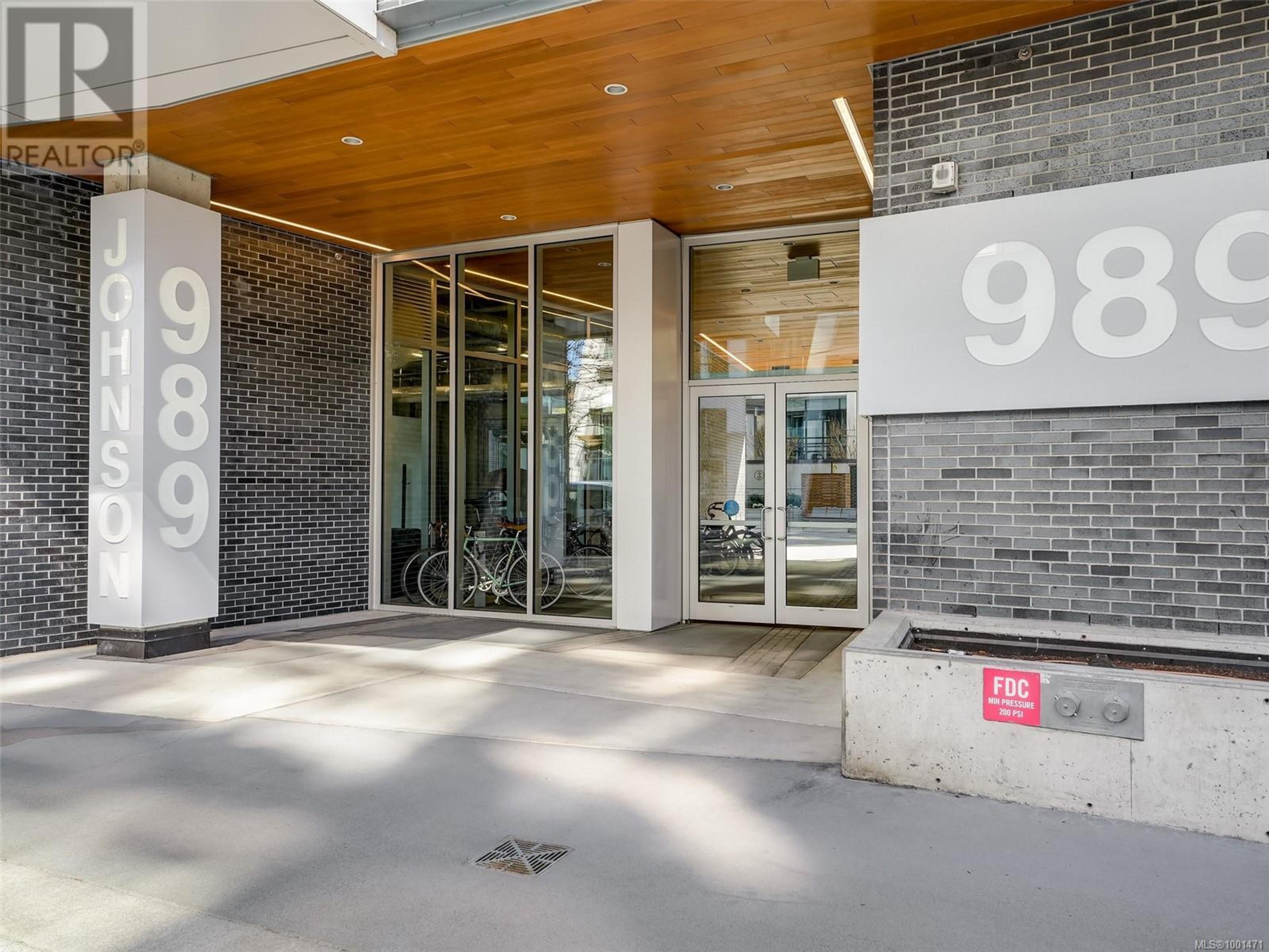 989 Johnson St, Victoria - Exteriors - Photo 5