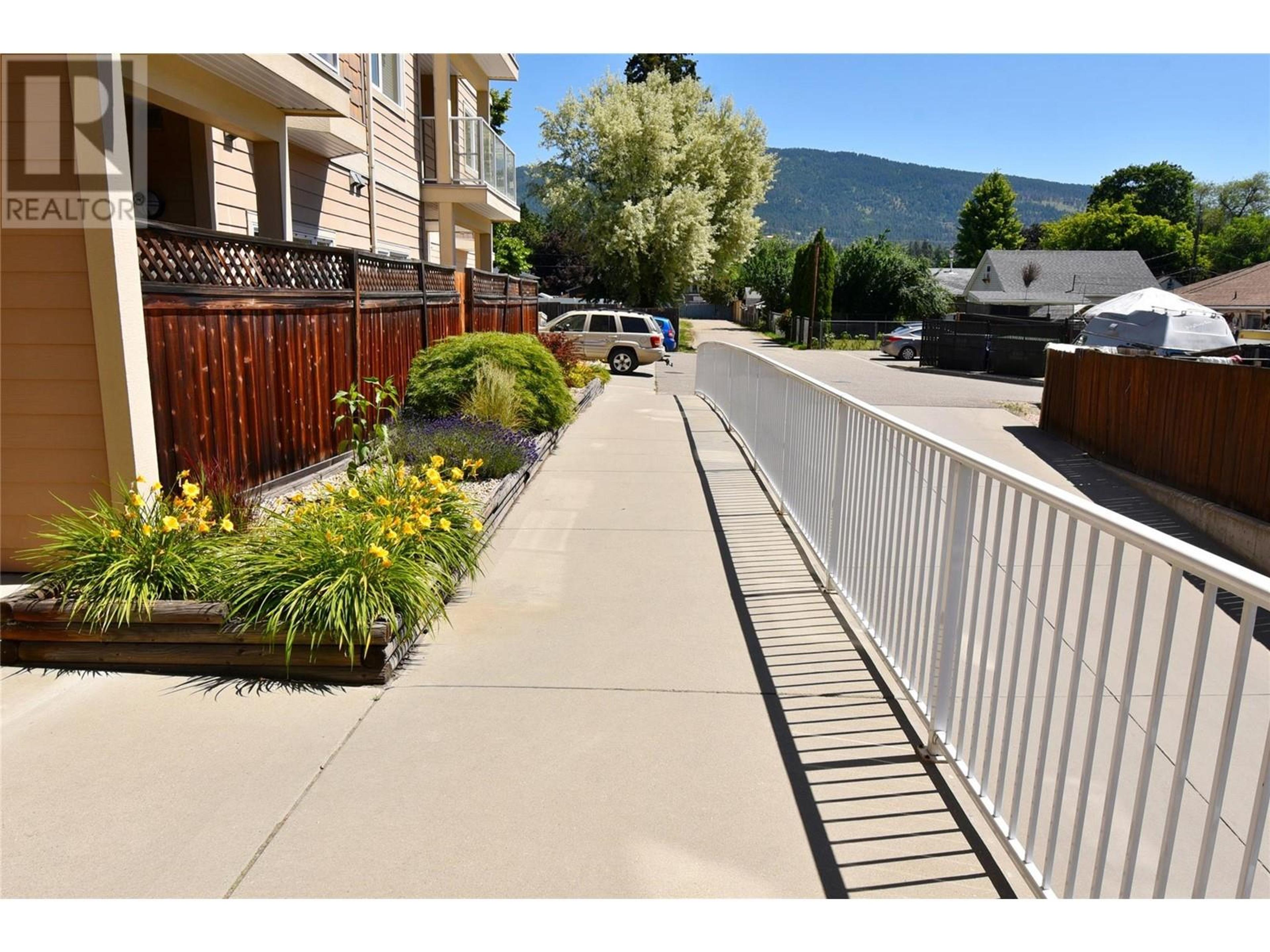 4205 27 Street, Vernon - Exteriors - Photo 5