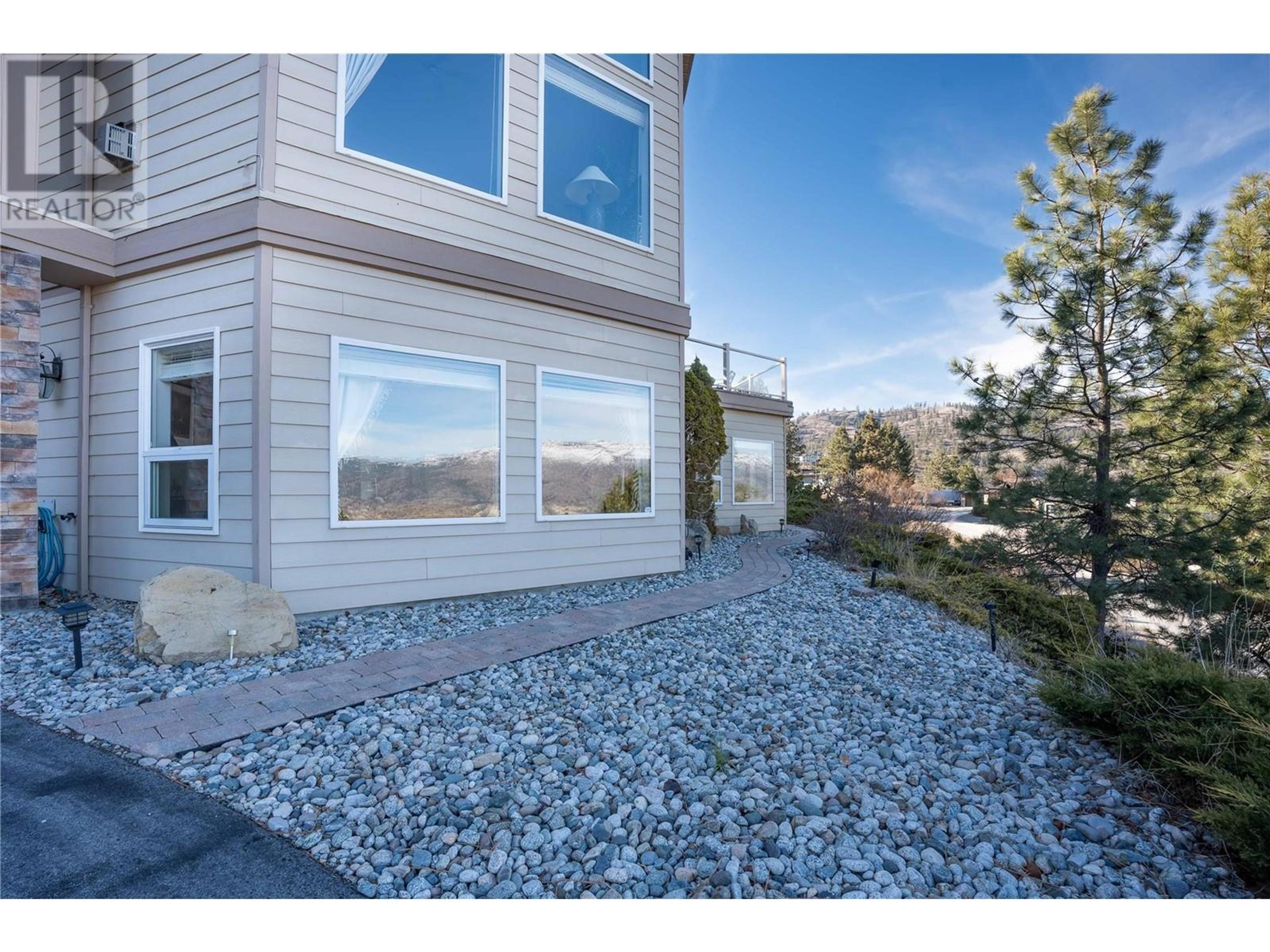 118 SUMAC RIDGE Drive, Summerland - Exteriors - Photo 4